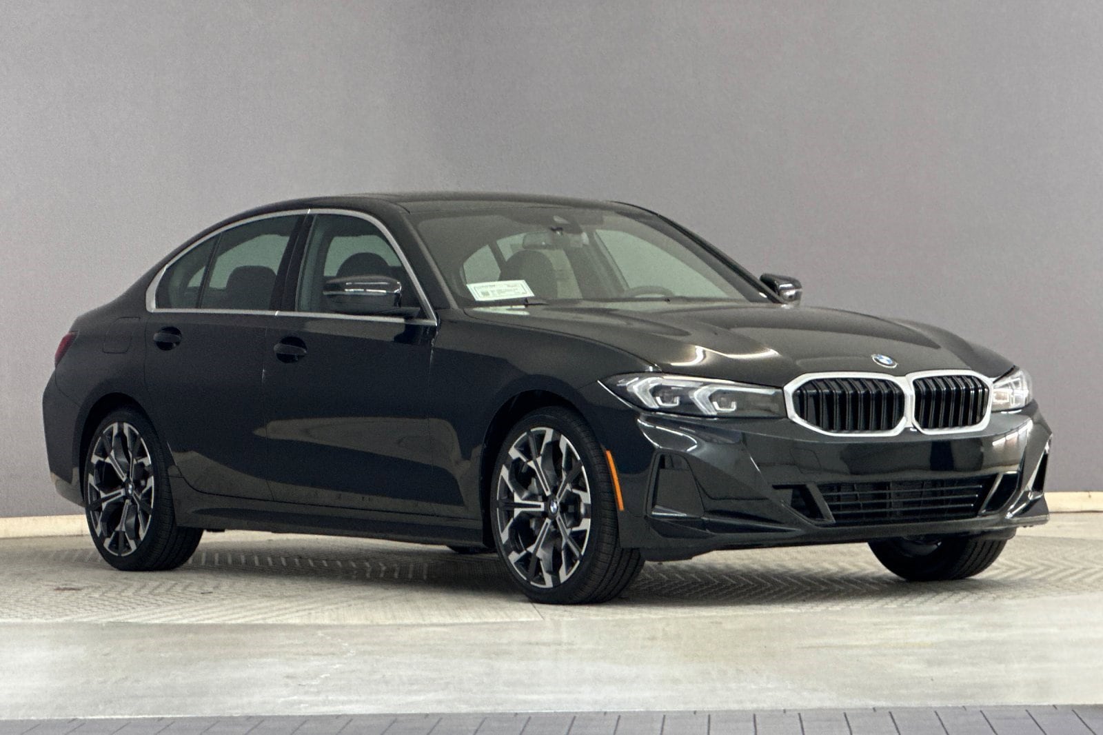 2025 BMW 330i photo 5