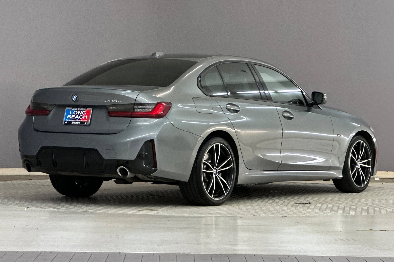 2023 BMW 330e photo 3