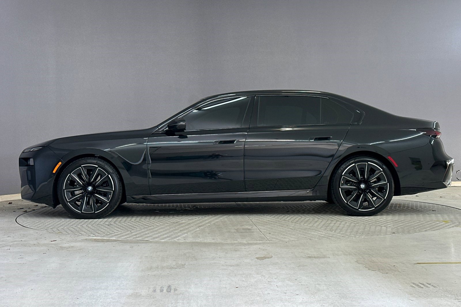 2025 Bmw 740i photo 2