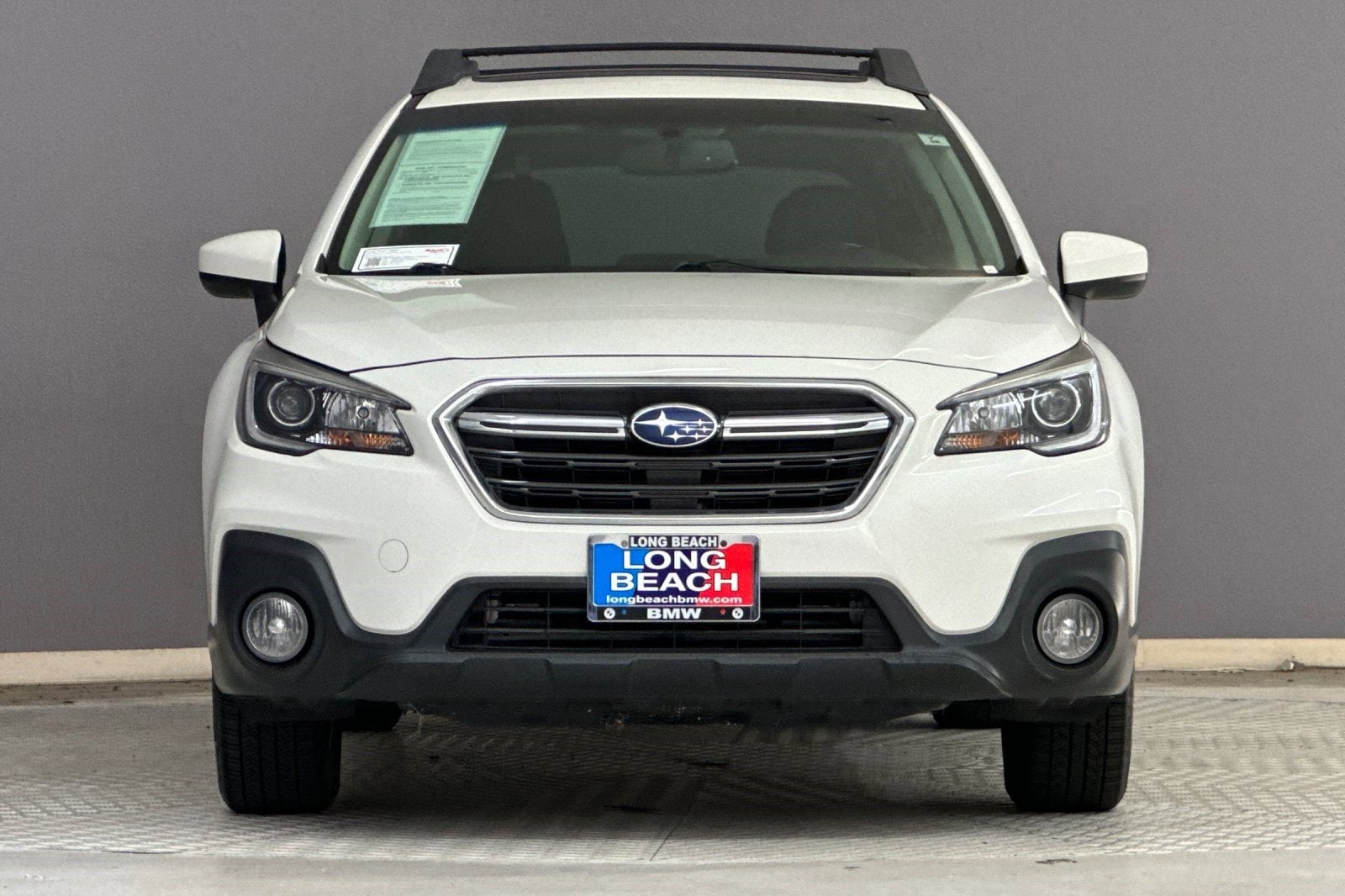 2018 Subaru Outback 2.5i Premium with Moonroof, Power Rear Gate, and Starlink photo 4