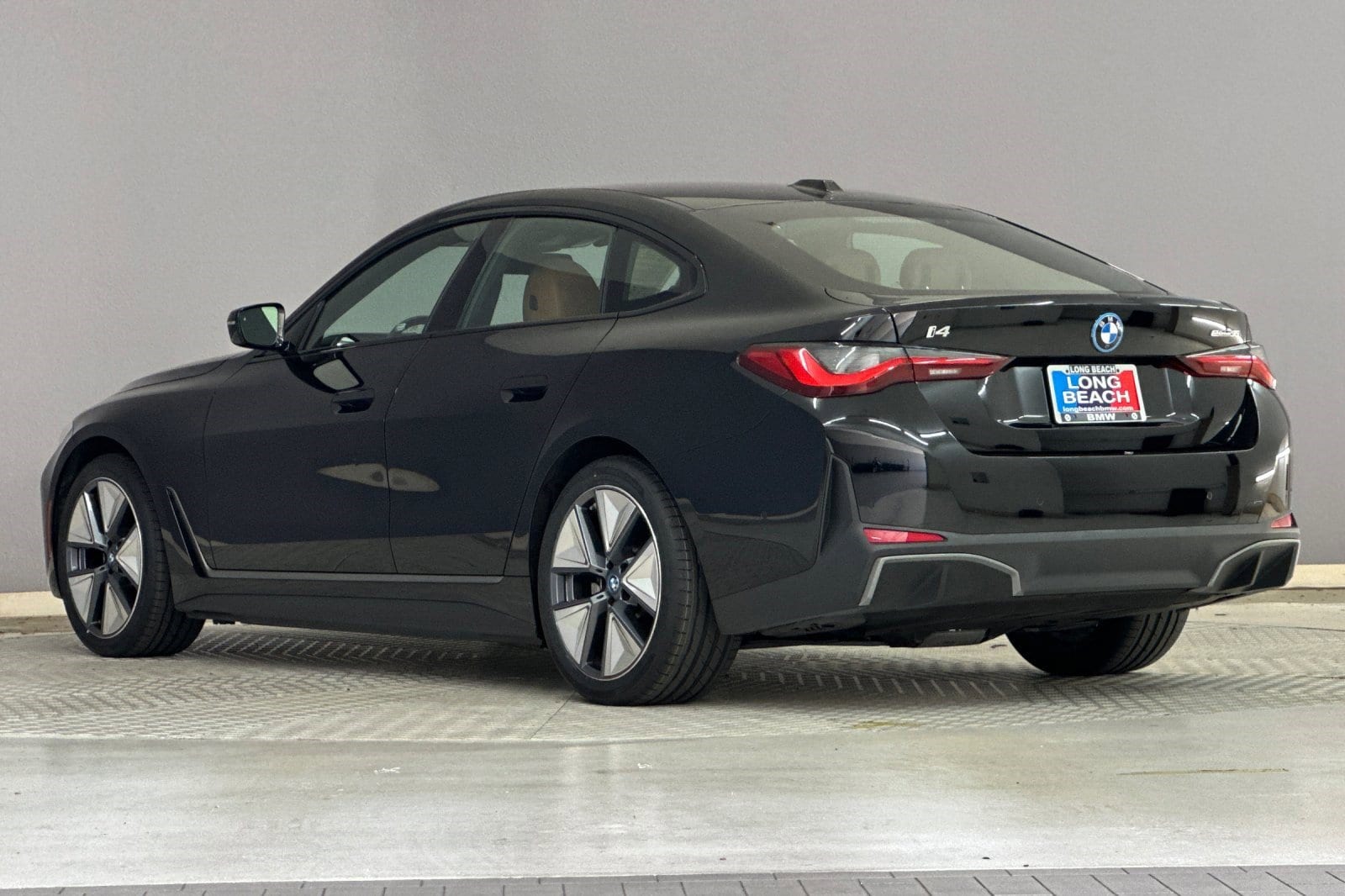 2023 BMW i4 eDrive35 photo 2