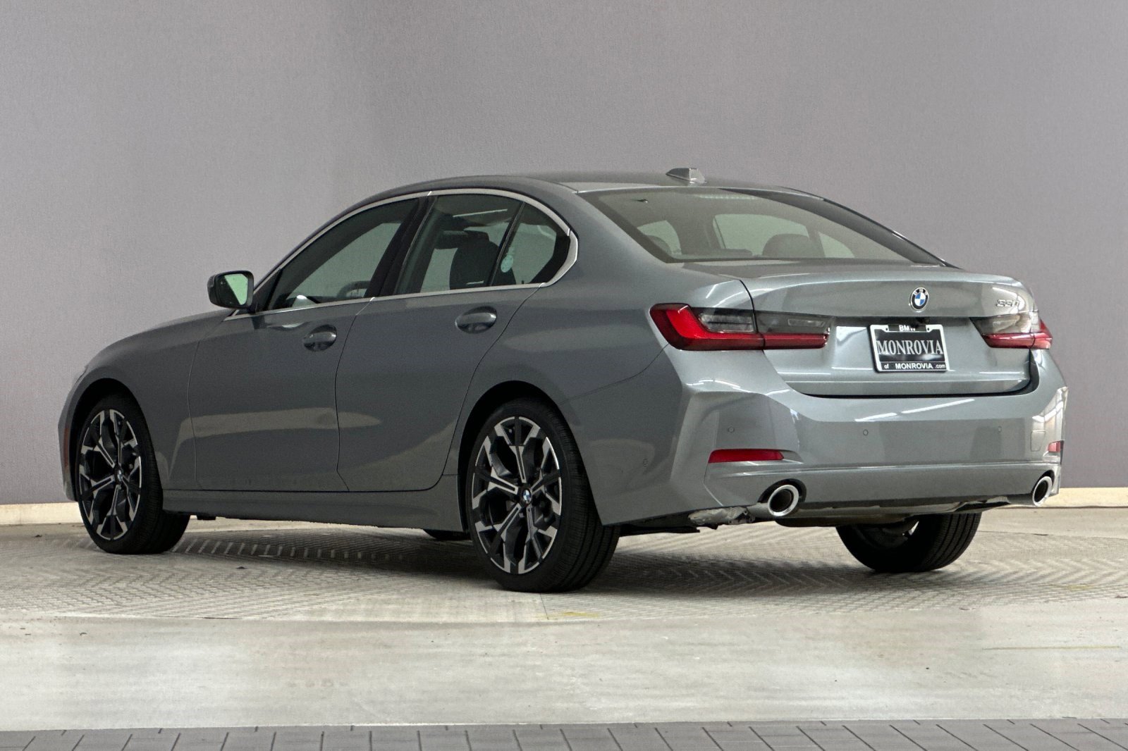 2025 BMW 330i photo 2