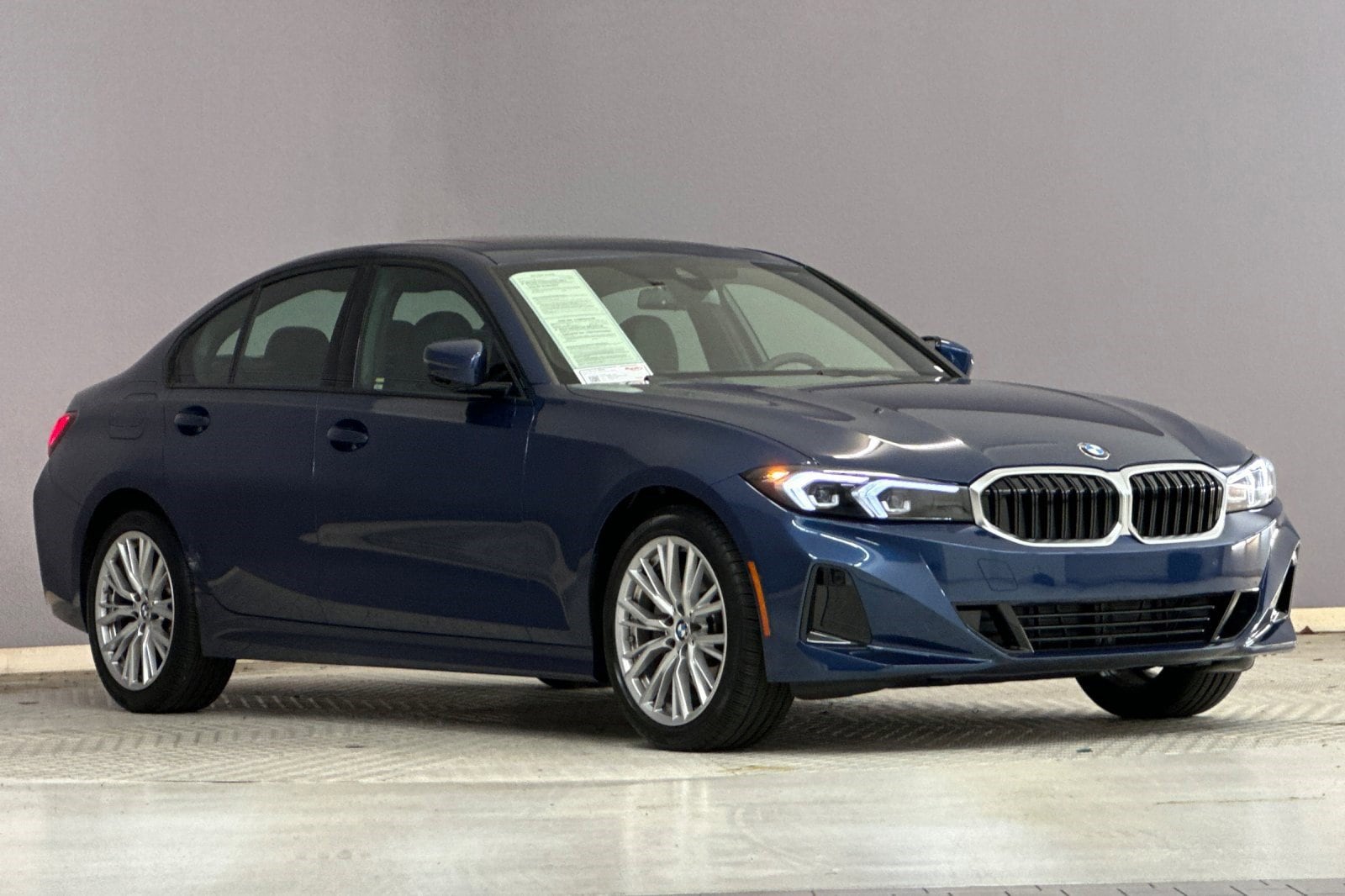2023 BMW 330i photo 5