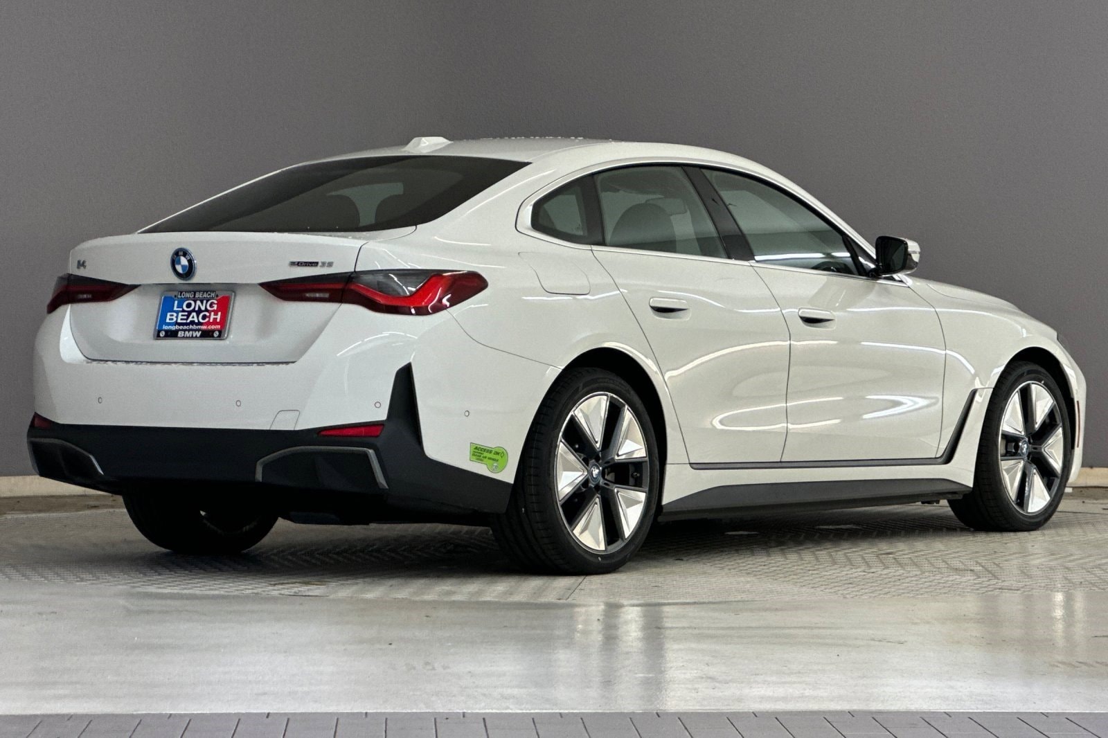 2023 BMW i4 eDrive35 photo 3