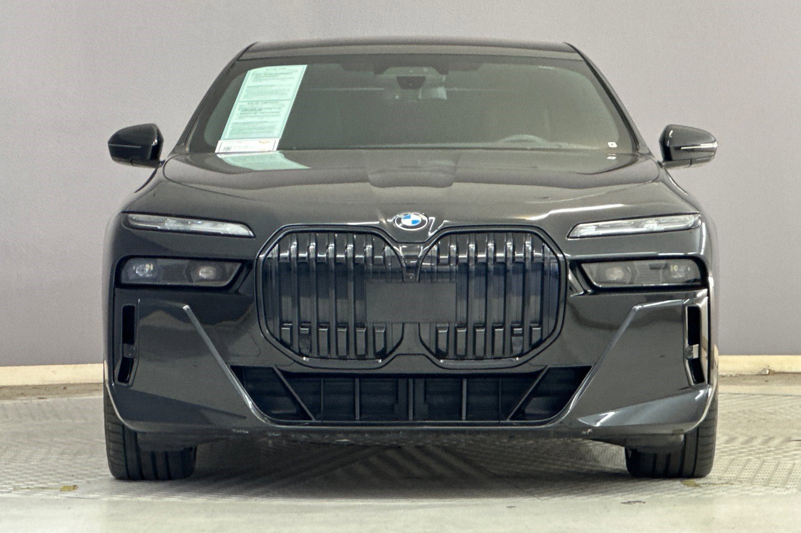 2023 BMW 760i xDrive photo 4