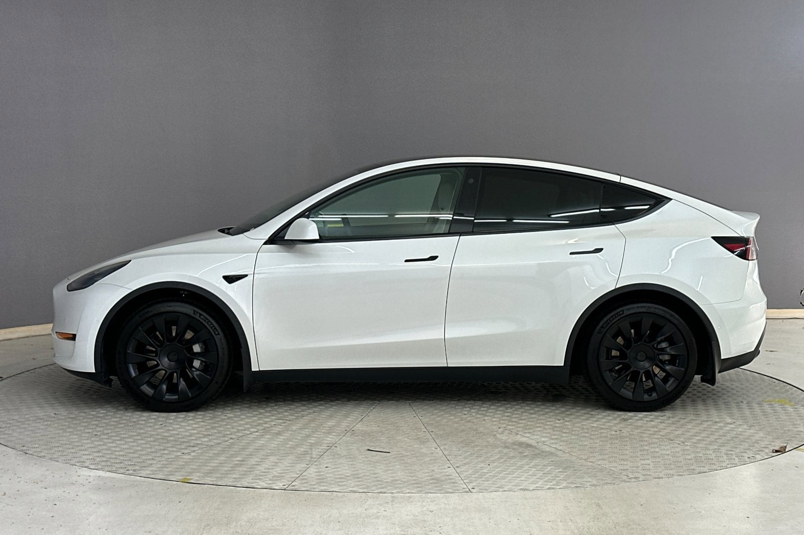 Used 2021 Tesla Model Y Long Range with VIN 5YJYGAEE4MF195164 for sale in Northfield, Minnesota