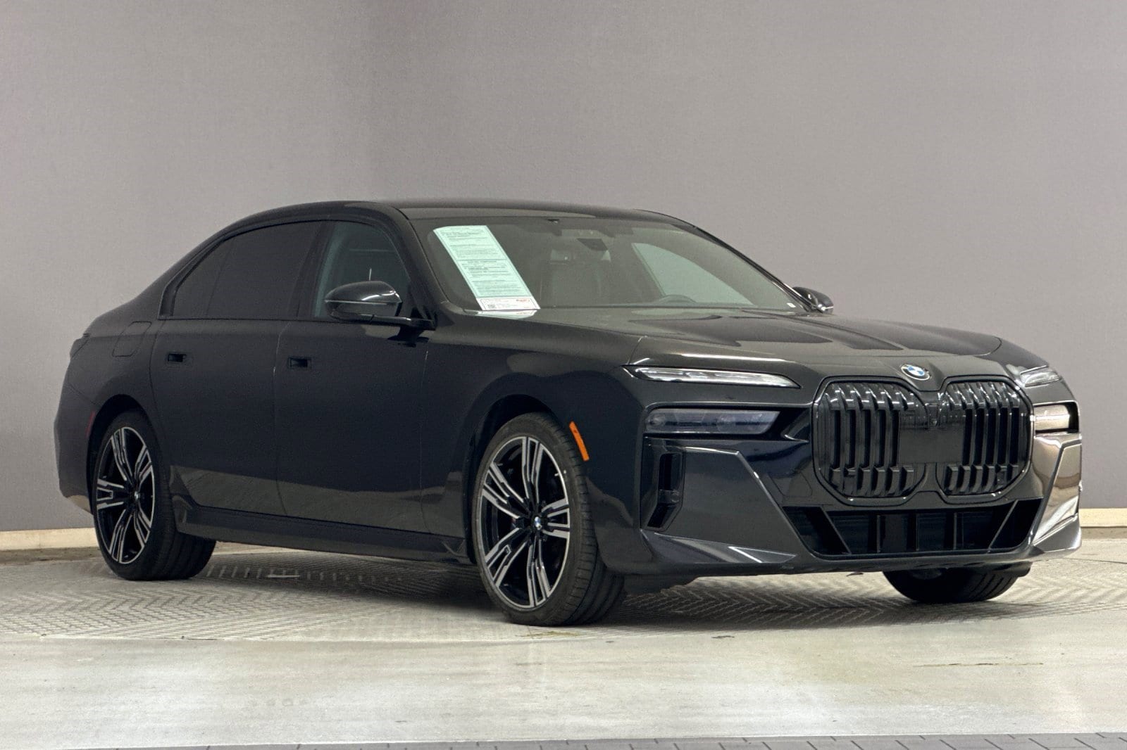 2023 BMW 760i xDrive photo 5