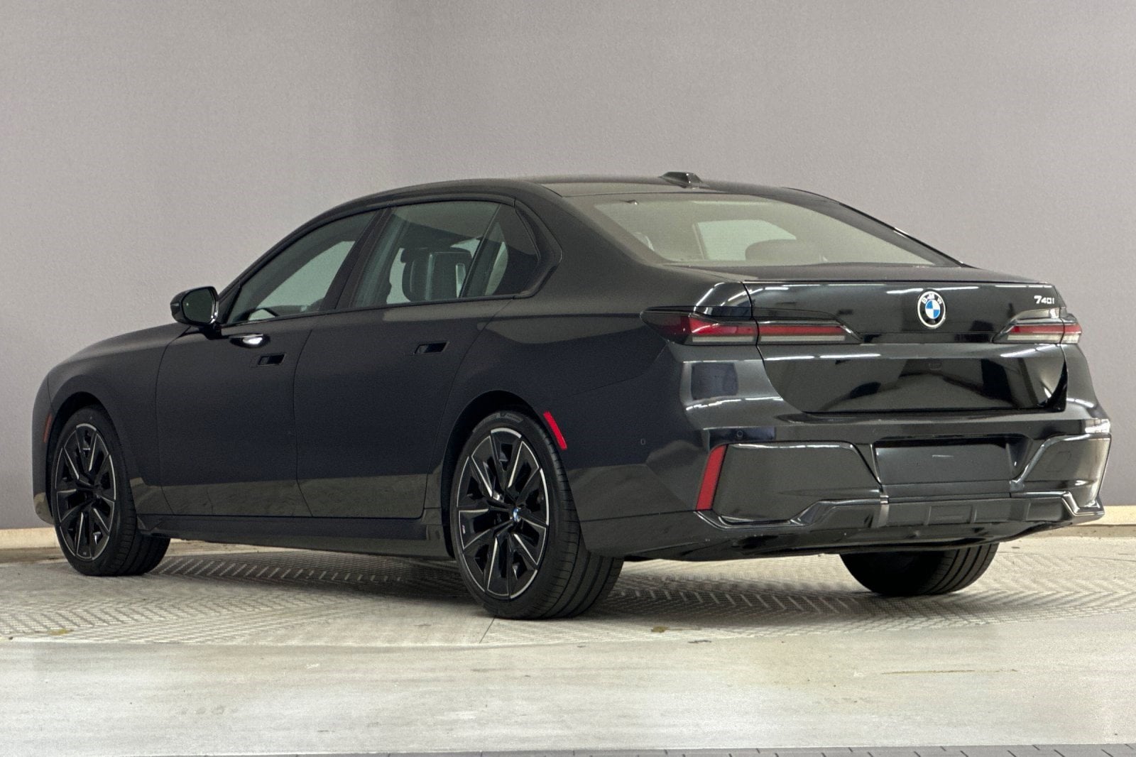 2024 BMW 740i photo 2