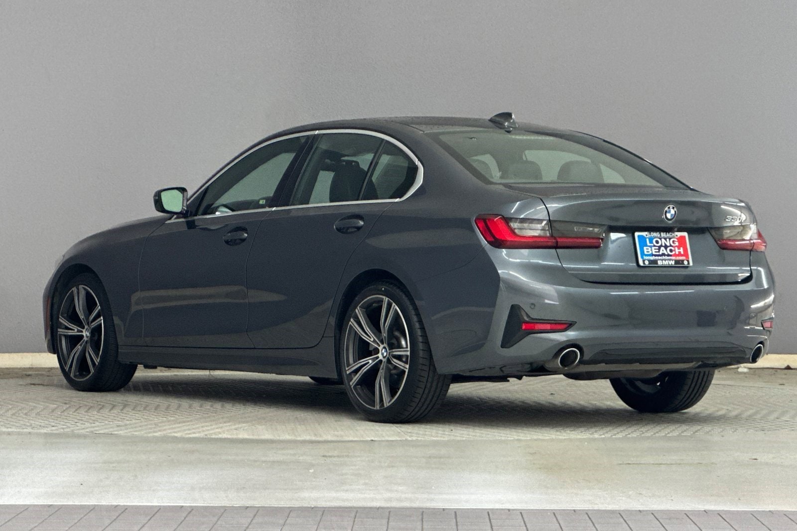 2022 BMW 330i photo 2