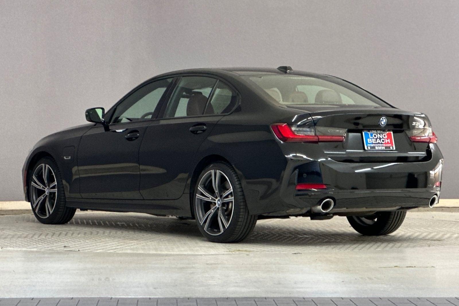 2023 BMW 330e photo 2