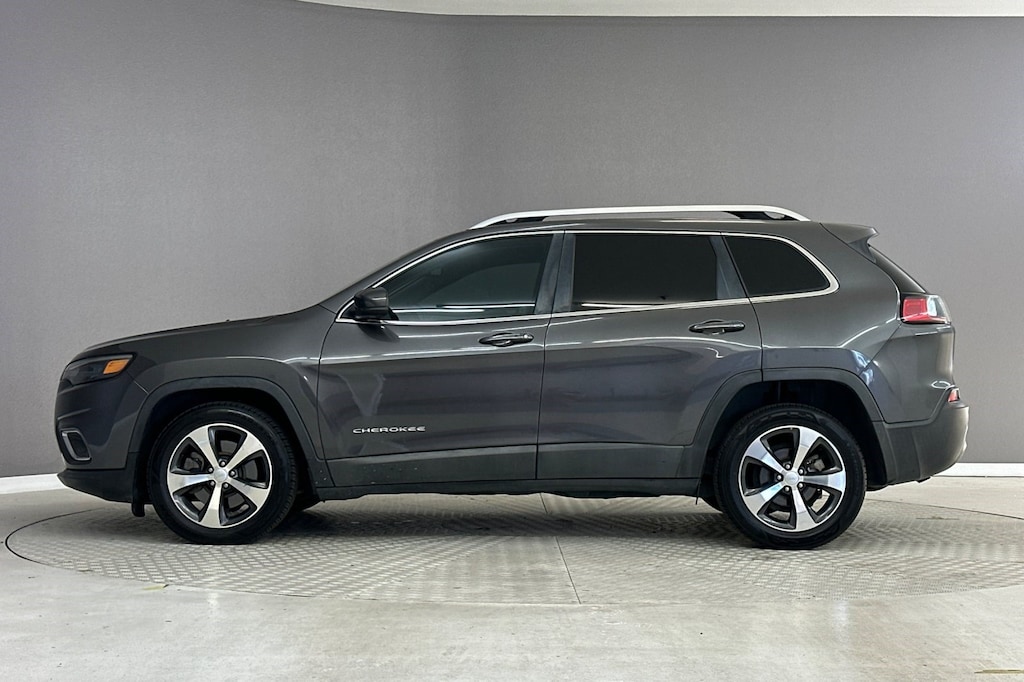Used 2019 Jeep Cherokee Limited FWD SUV