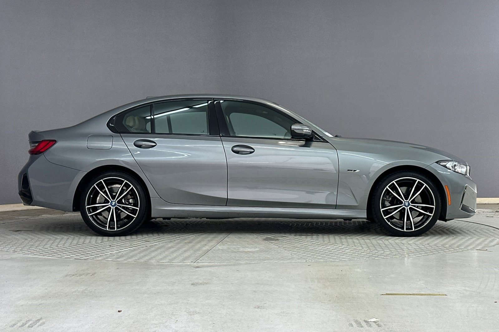 2023 BMW 330e photo 6