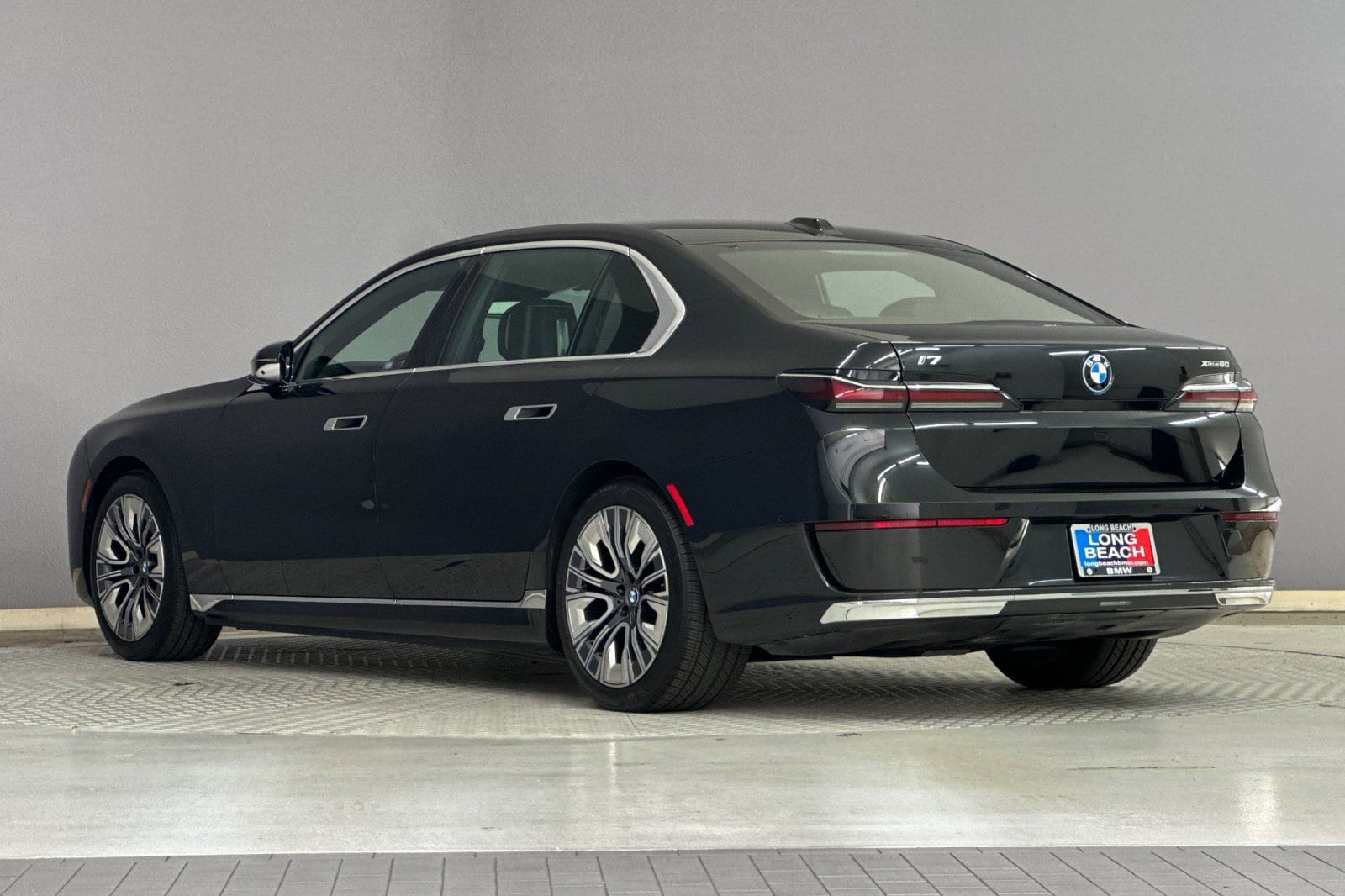 2024 BMW i7 xDrive60 photo 2