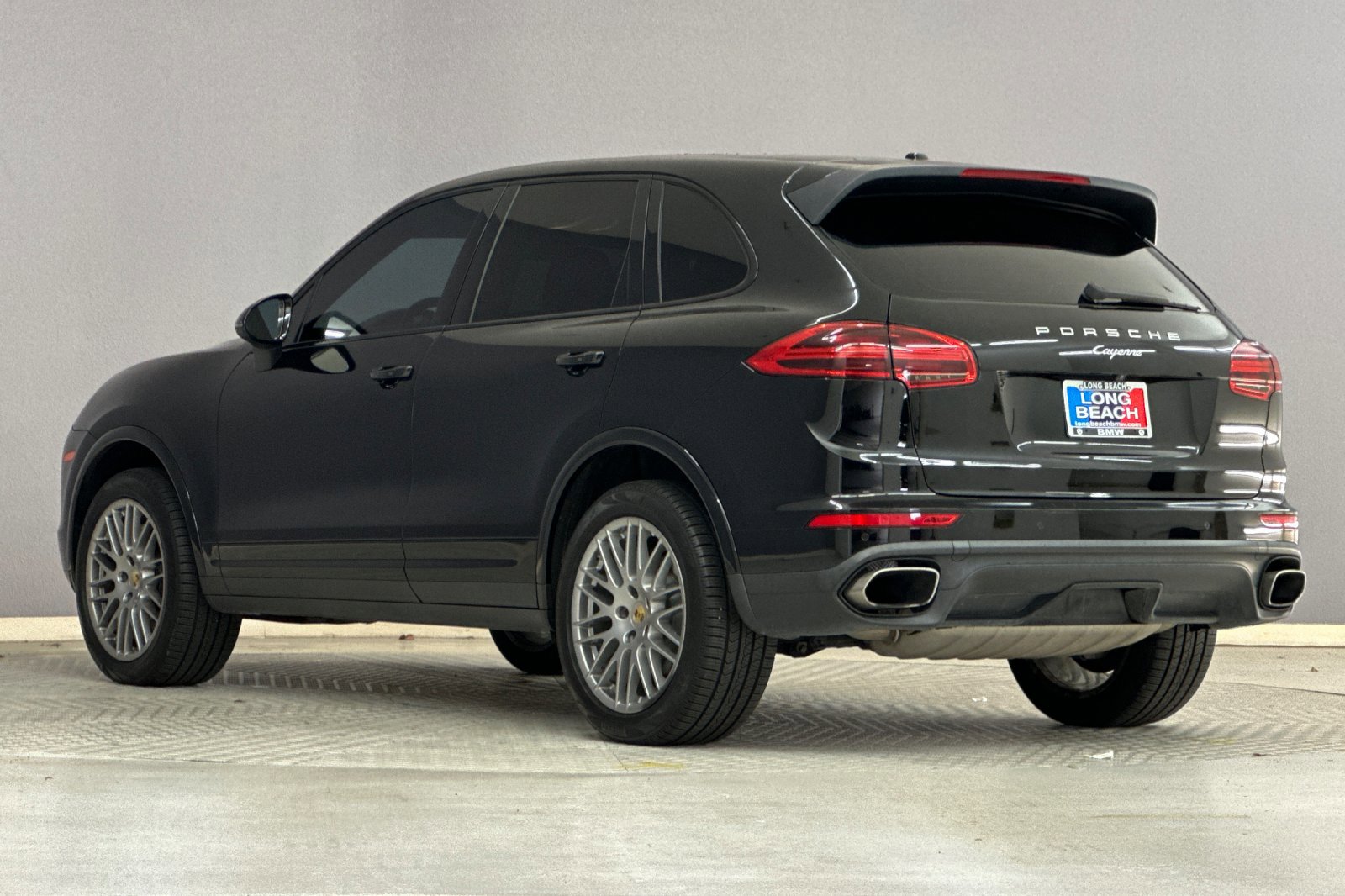 2018 Porsche Cayenne Platinum Edition photo 2