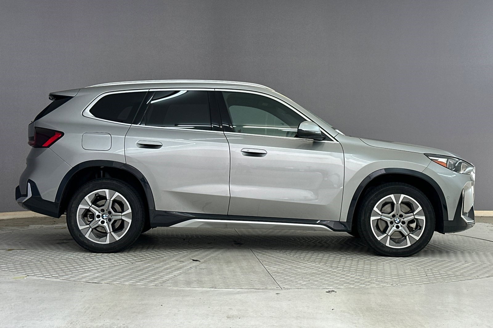 2023 BMW X1 xDrive28i photo 3