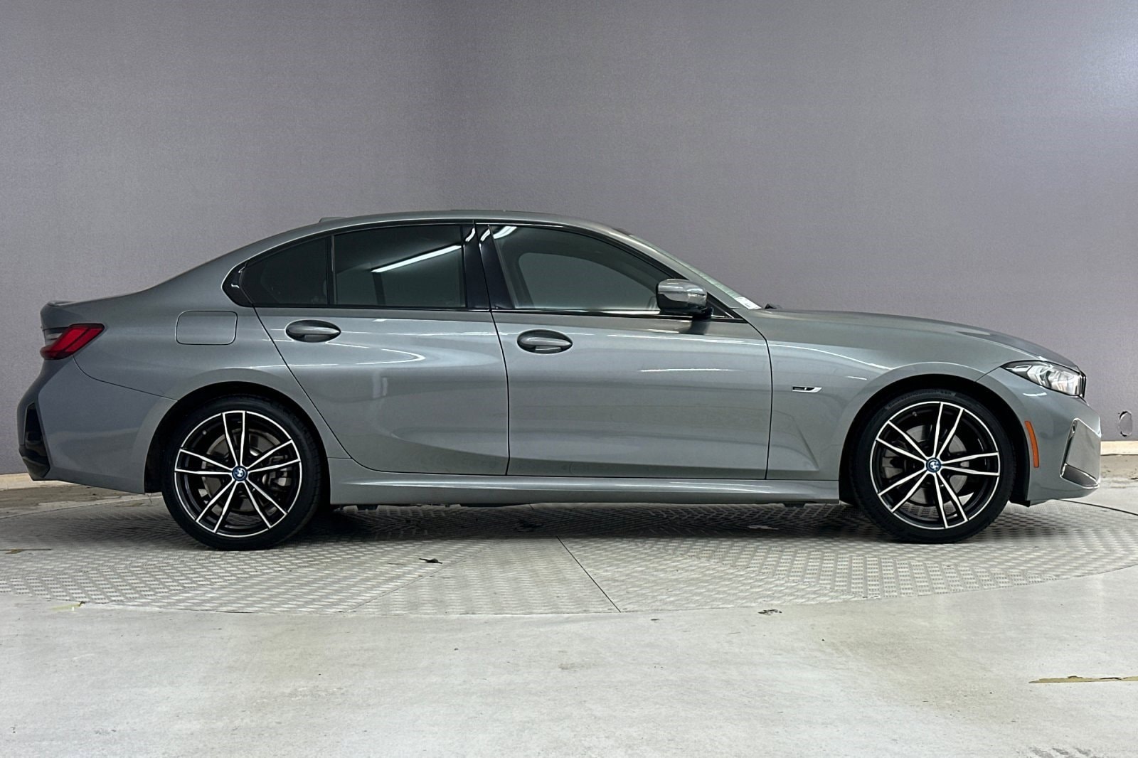 2023 BMW 330e photo 6