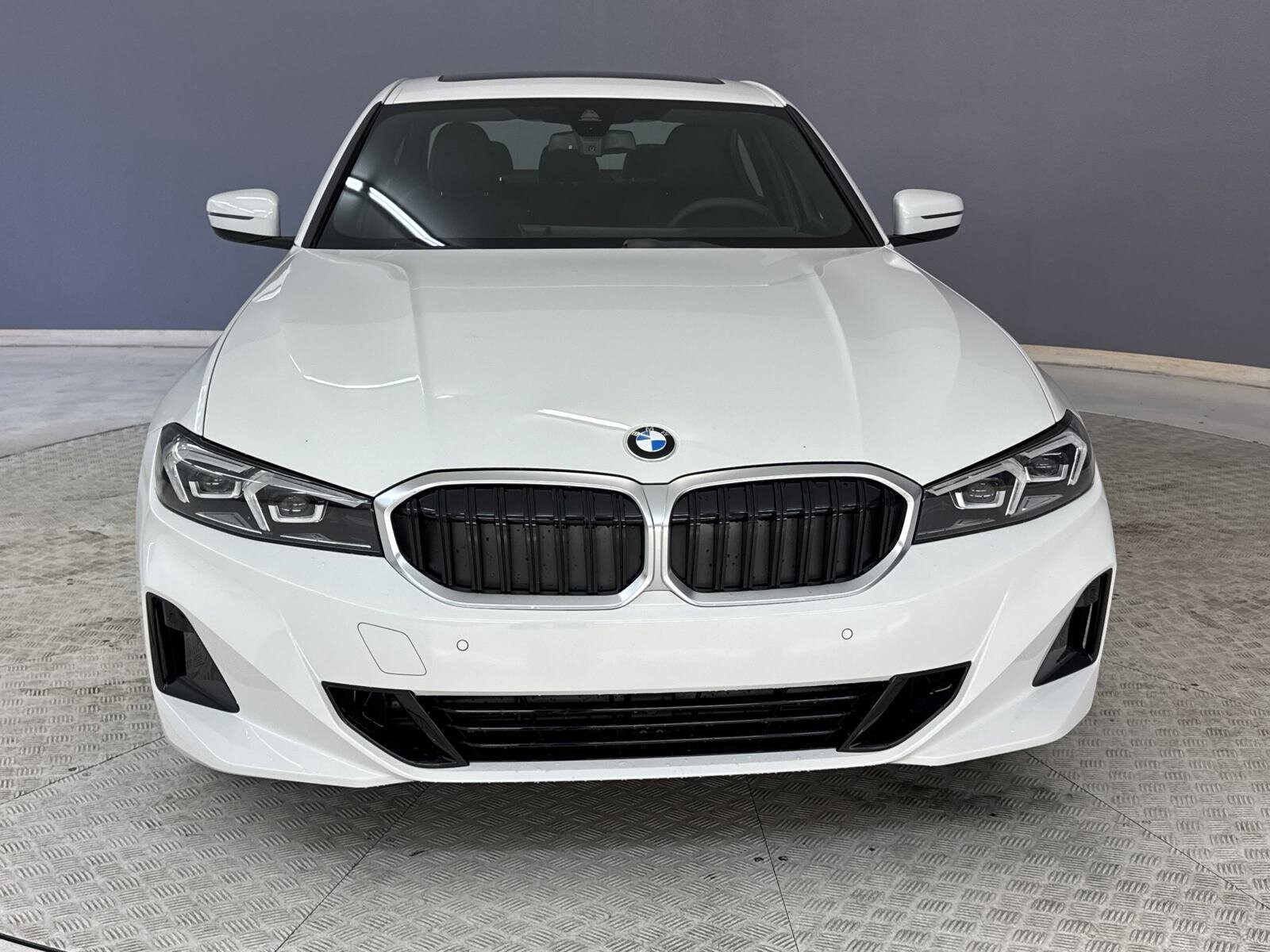 2025 Bmw 330i Sedan photo 2
