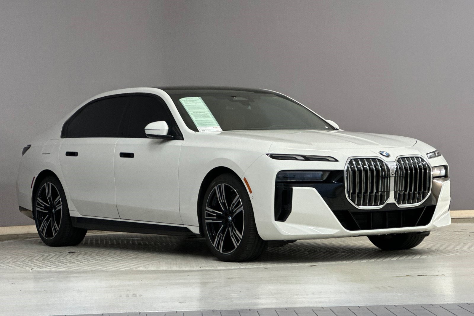 2023 BMW 740i photo 5