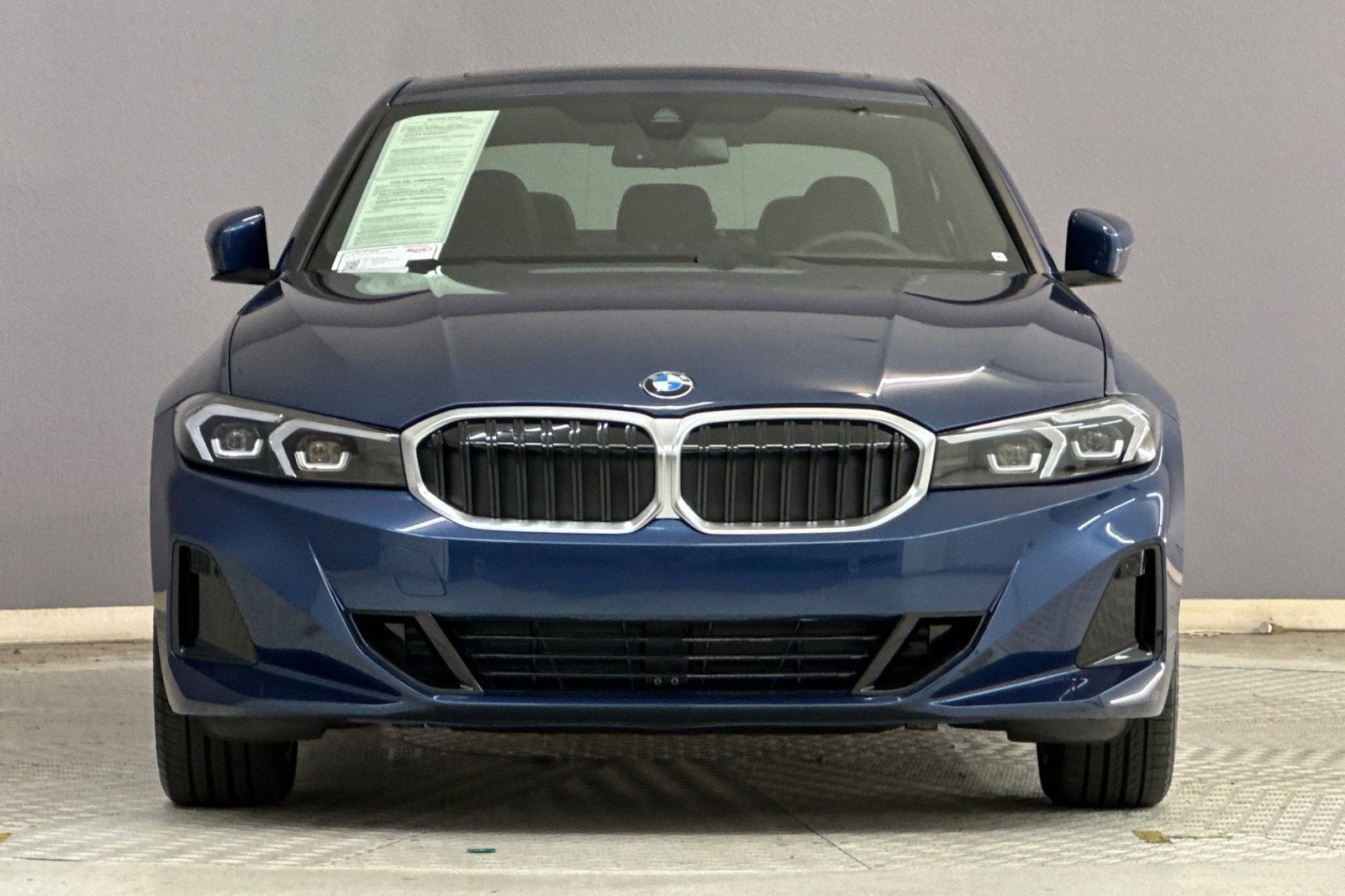 2023 BMW 330i photo 4