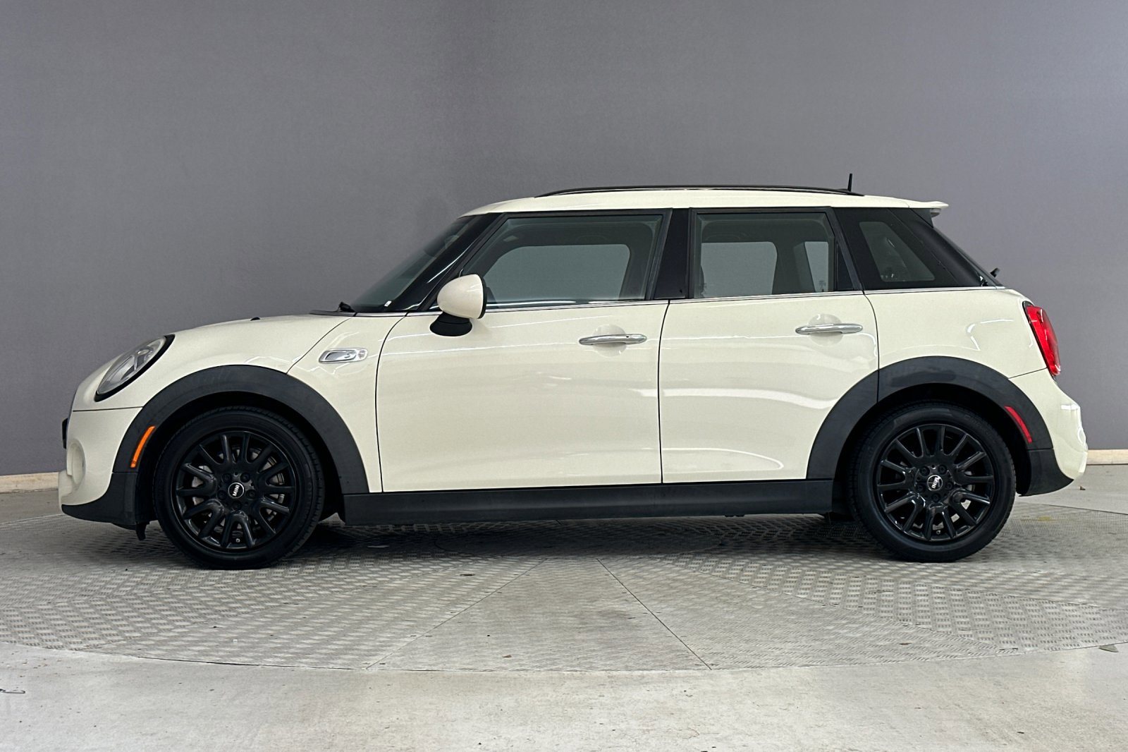2016 Mini Cooper 4 Door Hardtop S photo 2