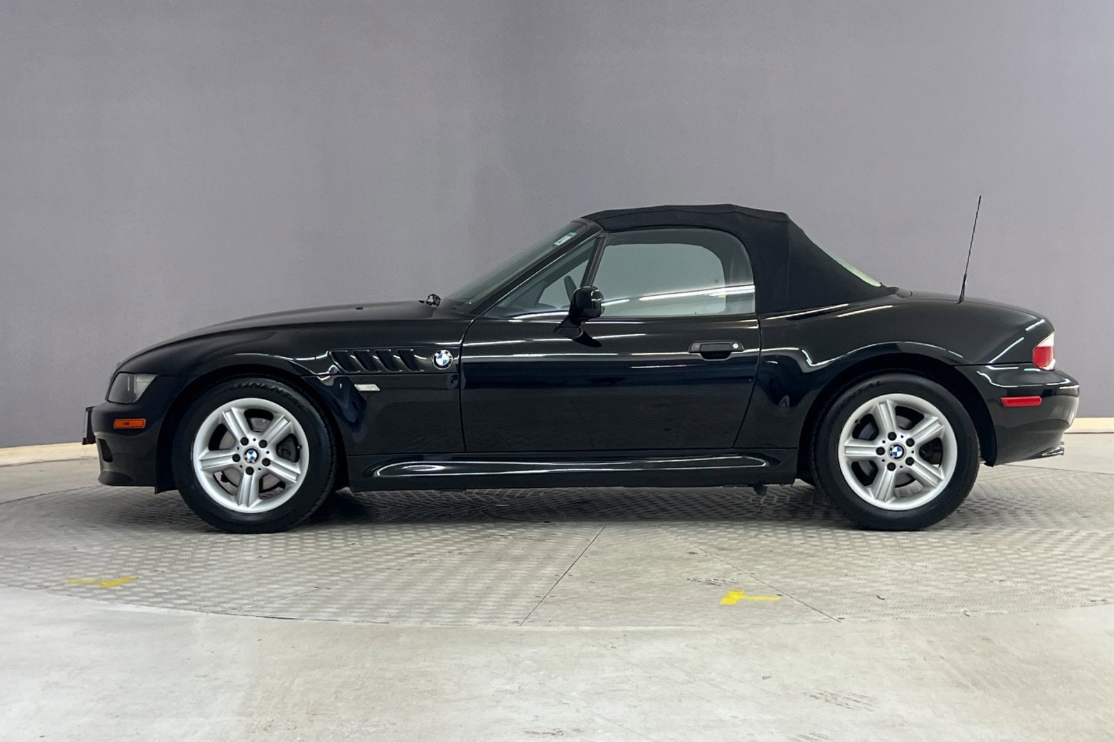 Used 2002 BMW Z3 2.5 with VIN 4USCN33422LK52598 for sale in Long Beach, CA