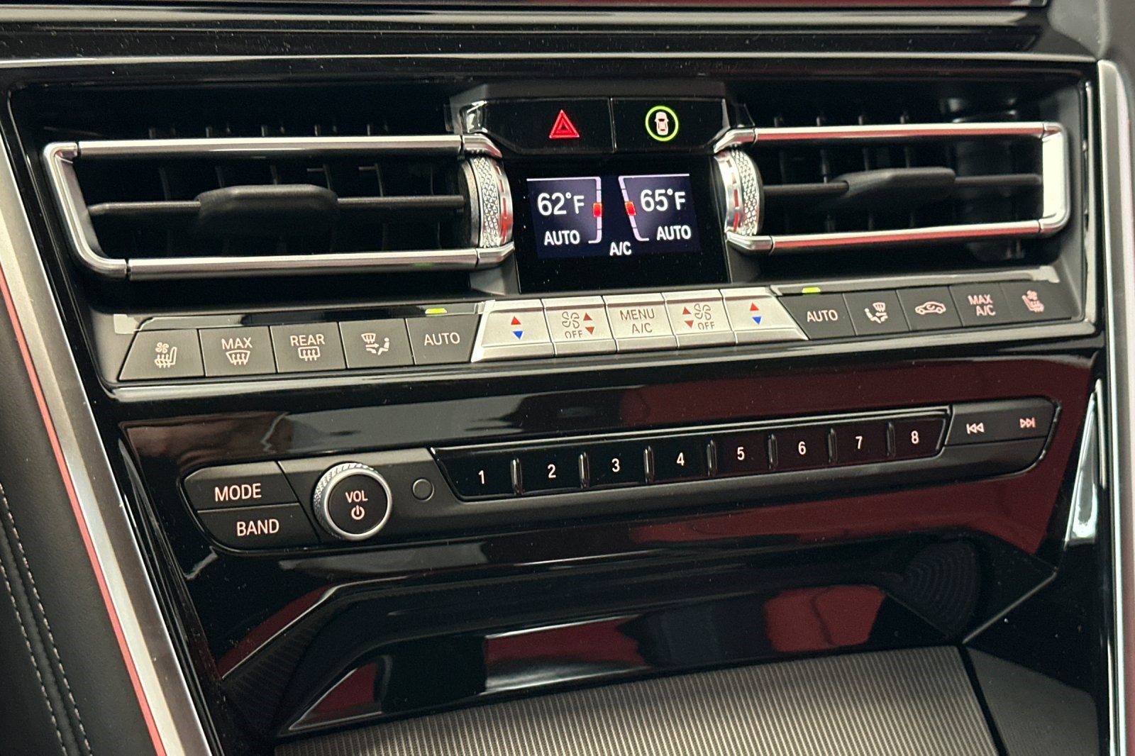 2026 BMW 8 Series 840i - Photo 24