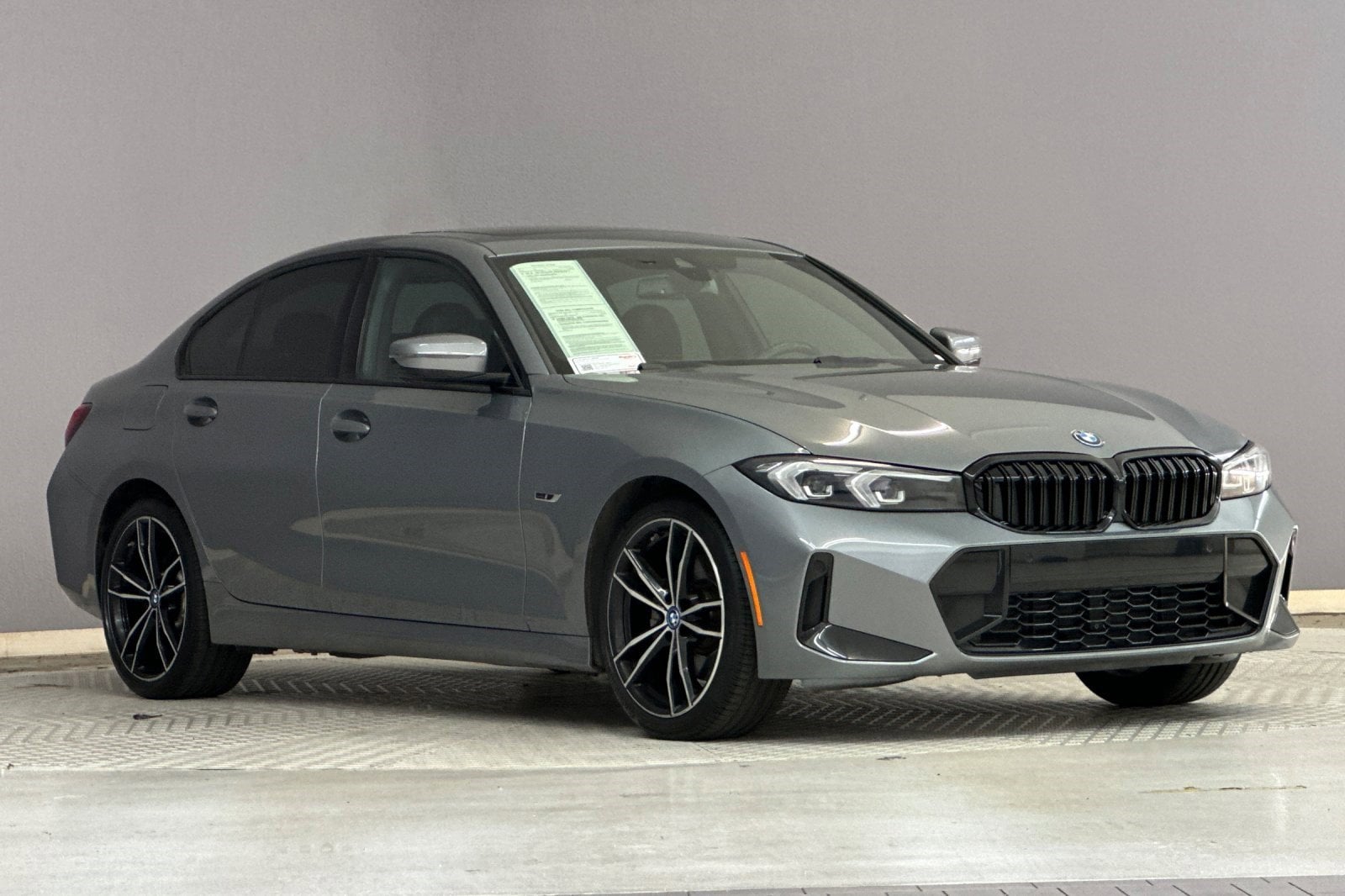 2023 BMW 330e photo 5