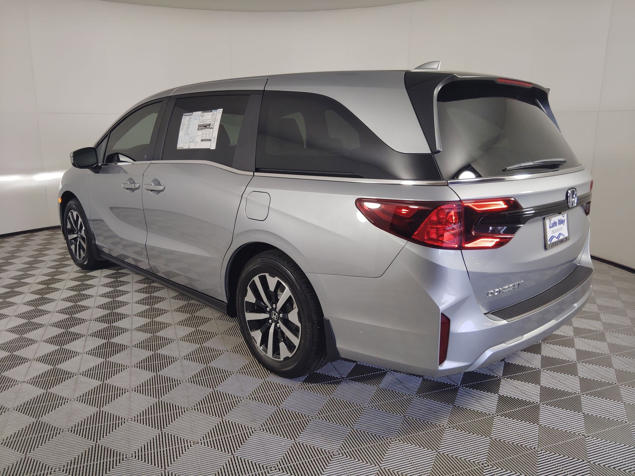 2026 Honda Odyssey EX-L photo 3