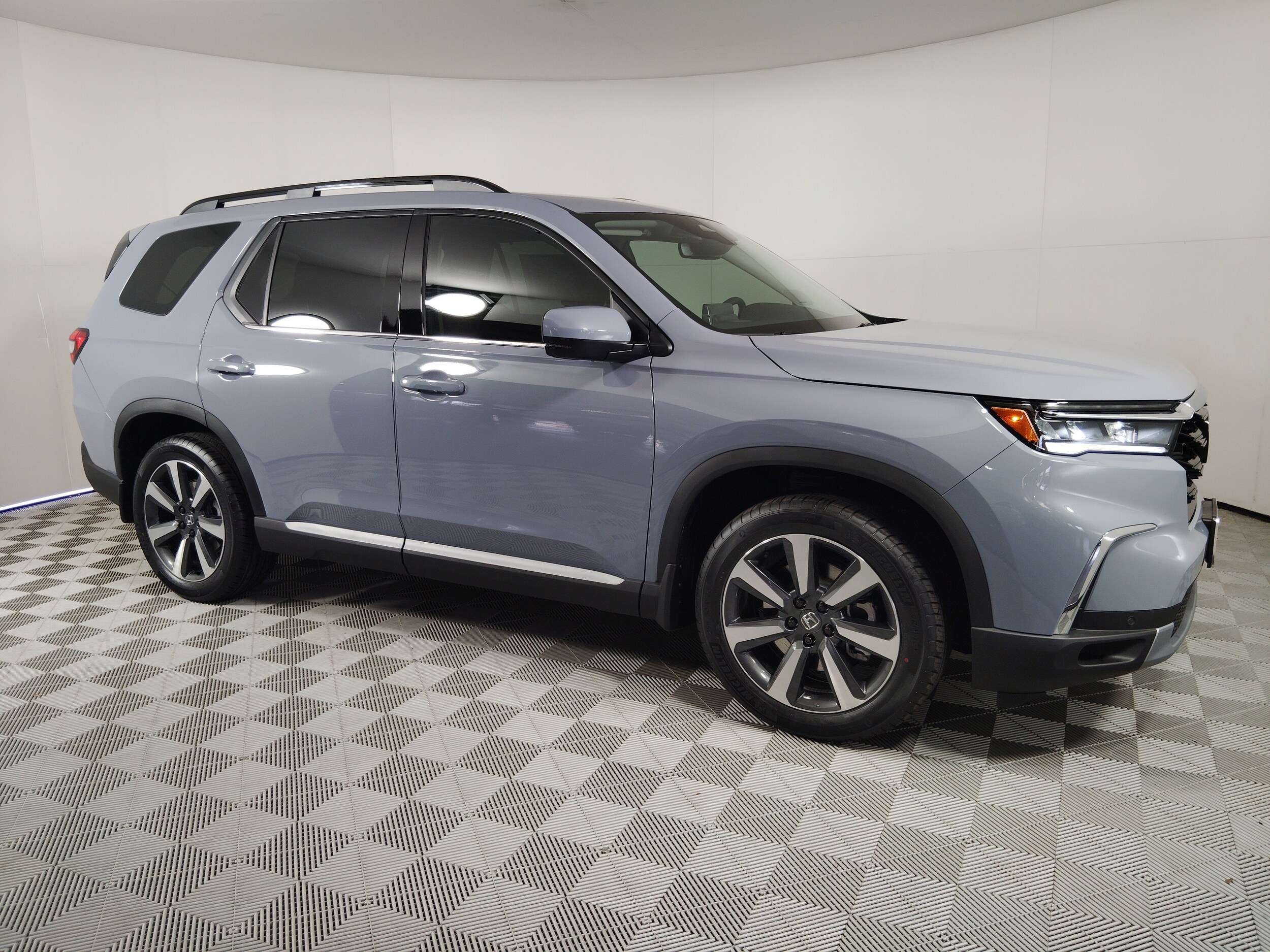 2025 Honda Pilot Touring photo 2