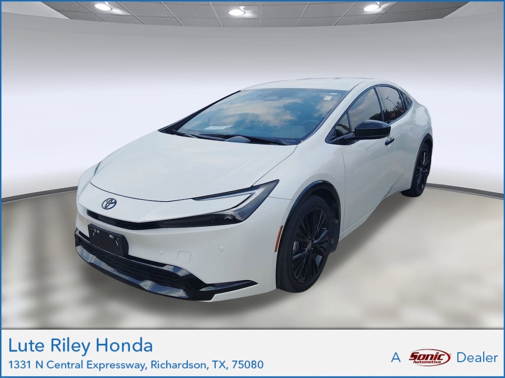 Used 2025 Toyota Prius XLE Hatchback