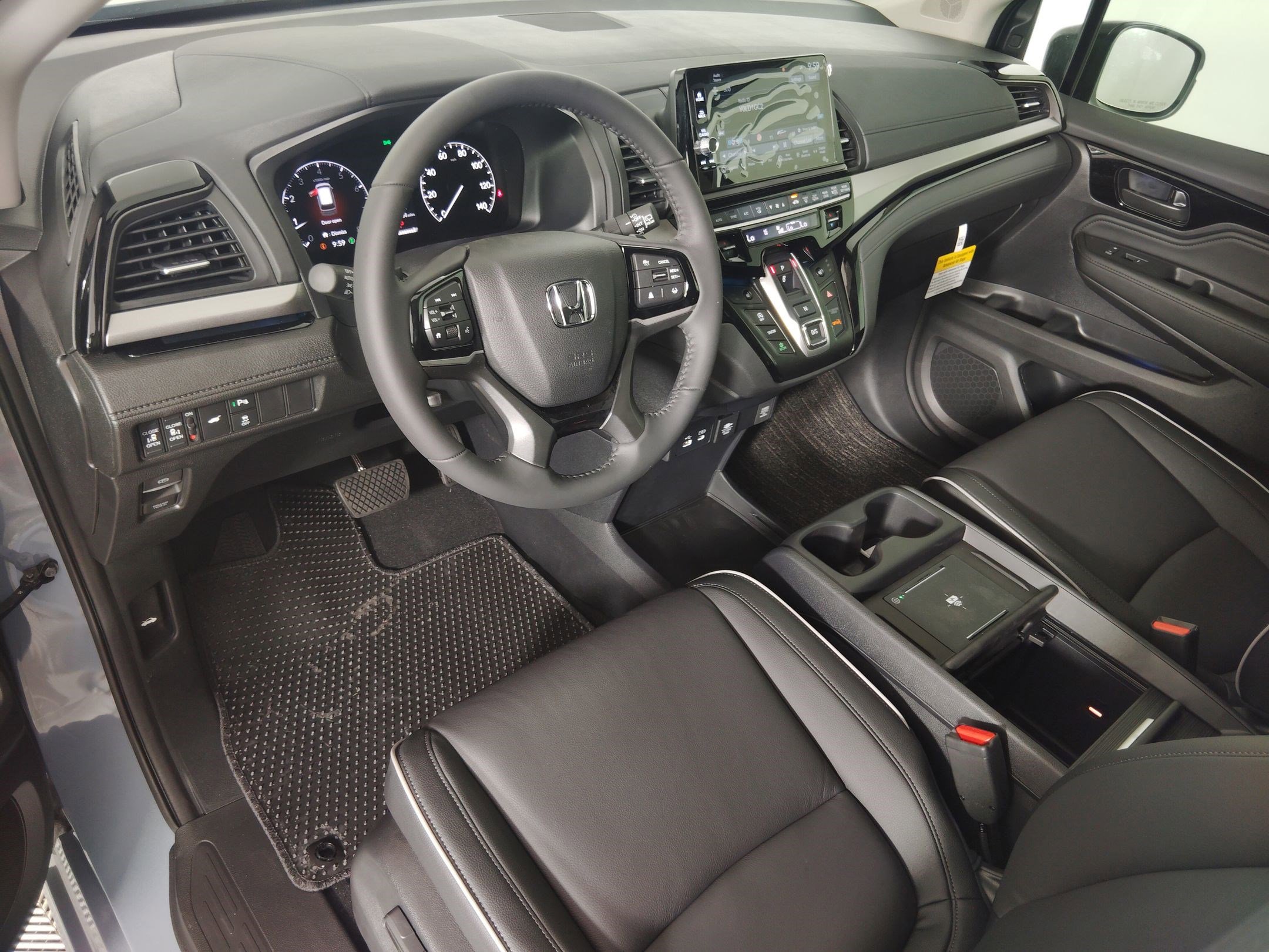 2026 Honda Odyssey Touring photo 3