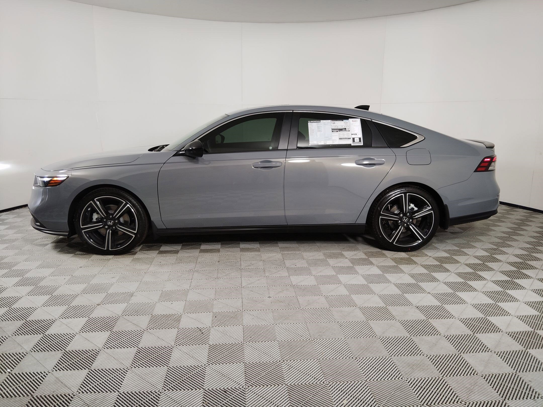 2025 Honda Accord Hybrid Sport photo 2