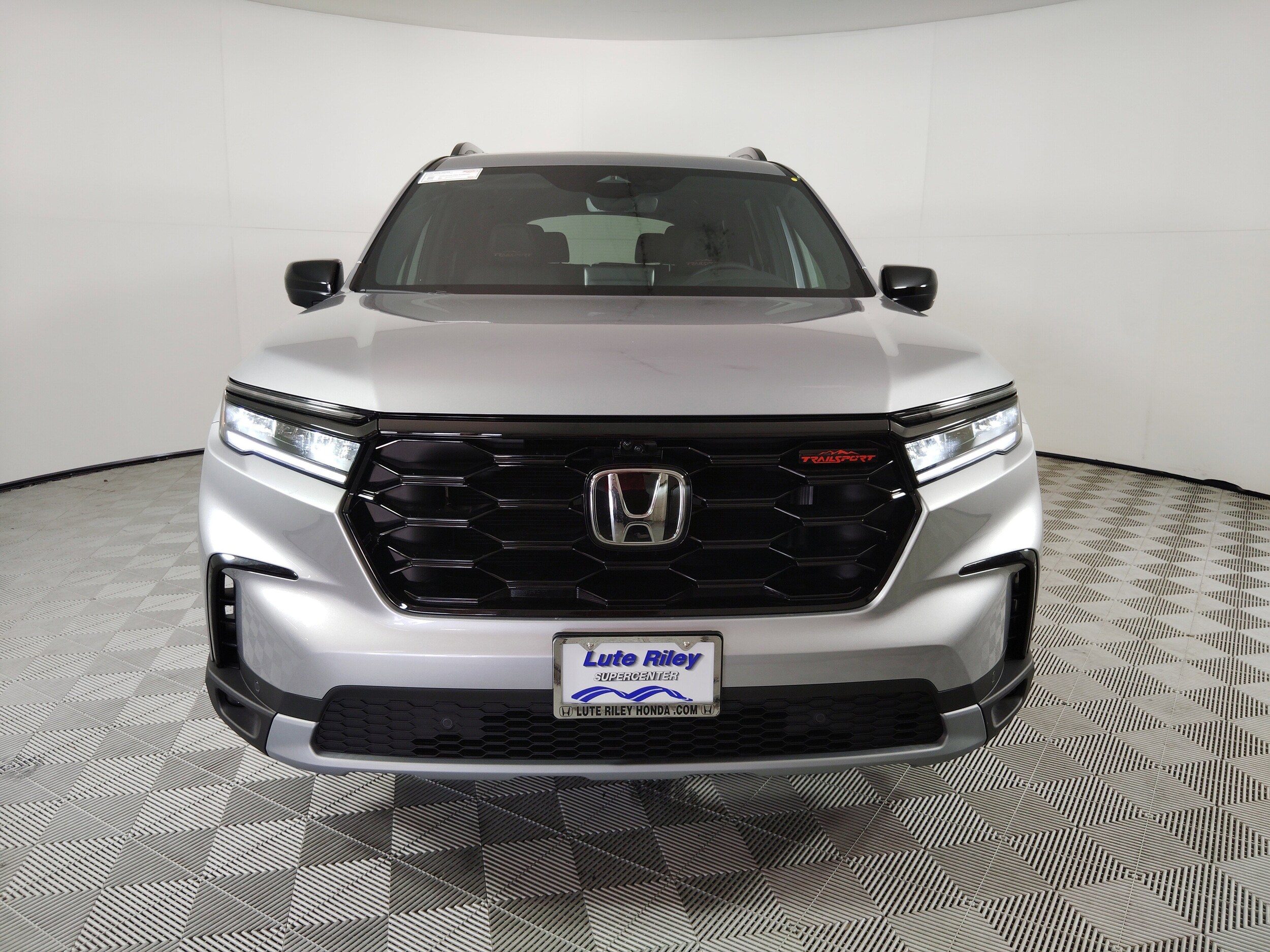 2025 Honda Pilot TrailSport photo 3