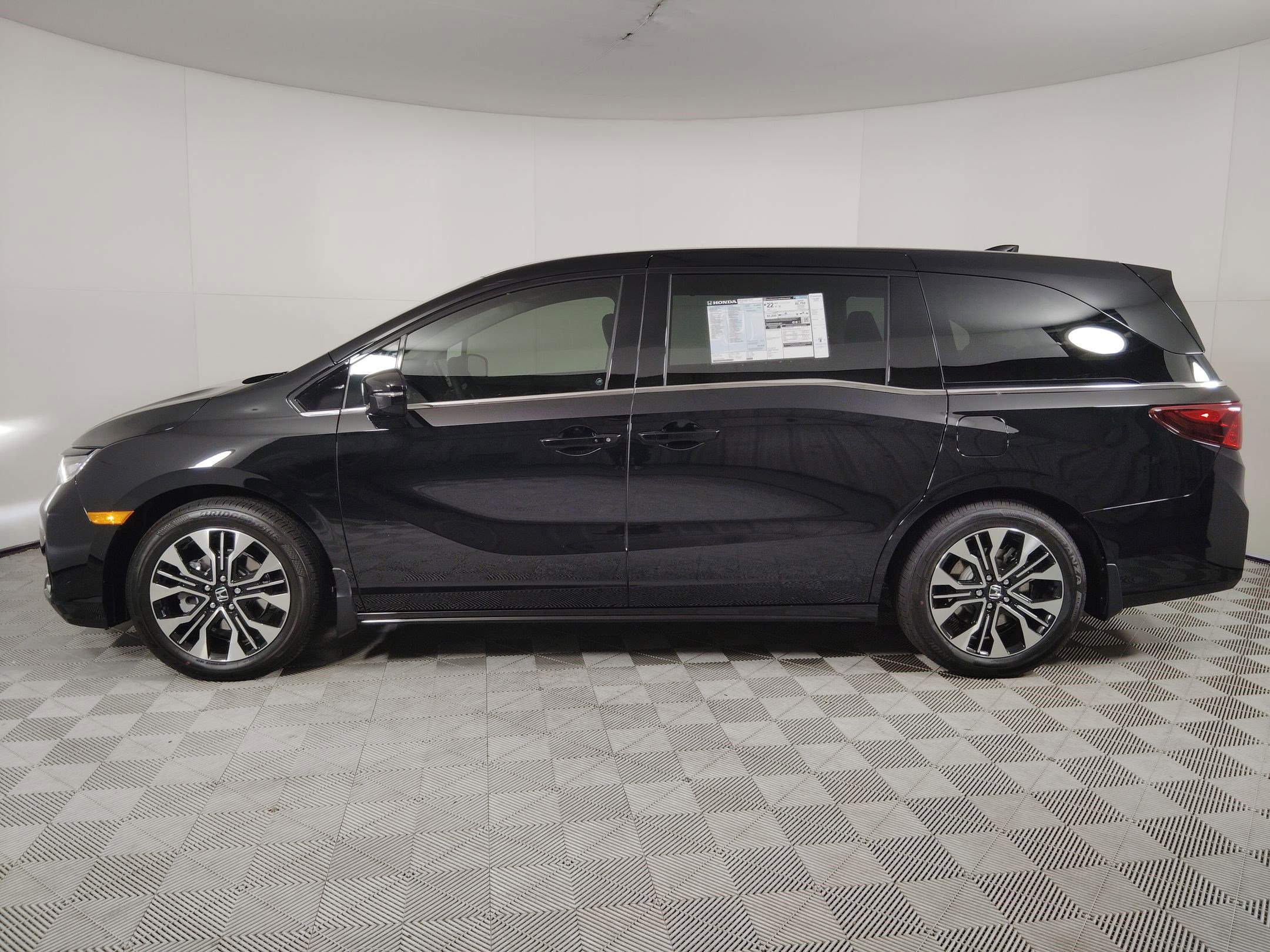 2026 Honda Odyssey Elite photo 2