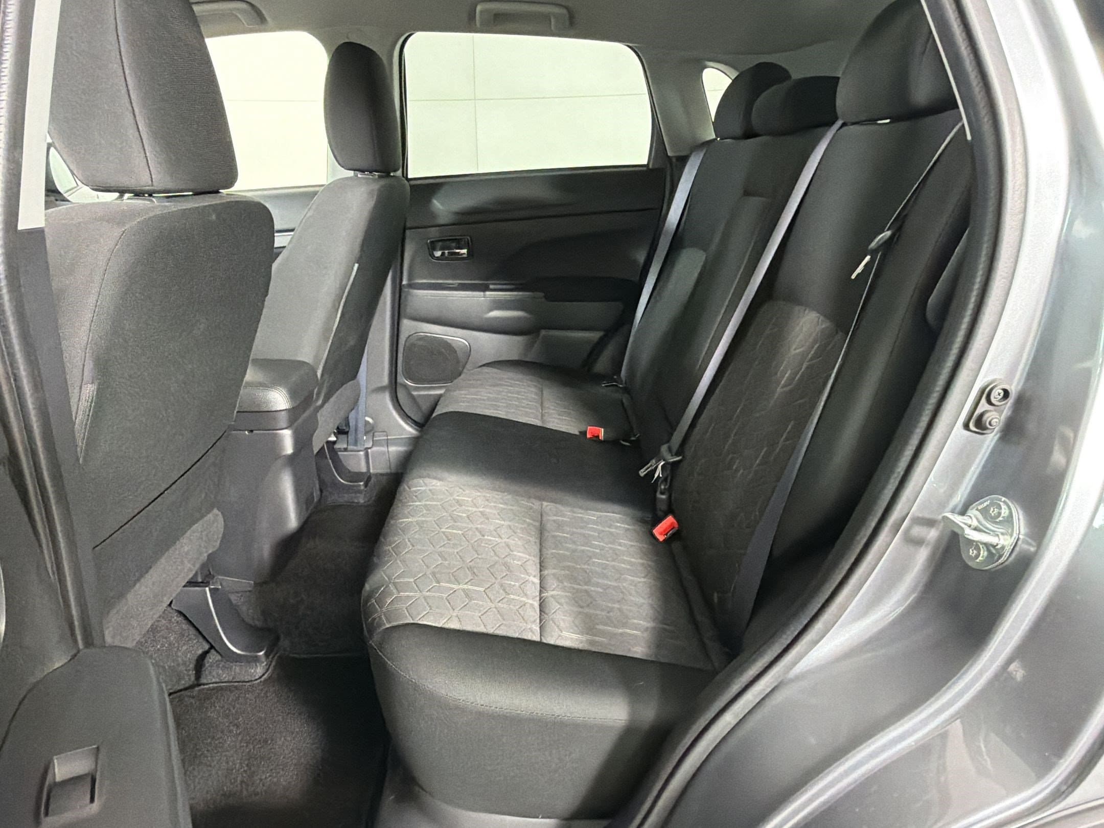 2025 Mitsubishi Outlander Sport ES - Photo 20