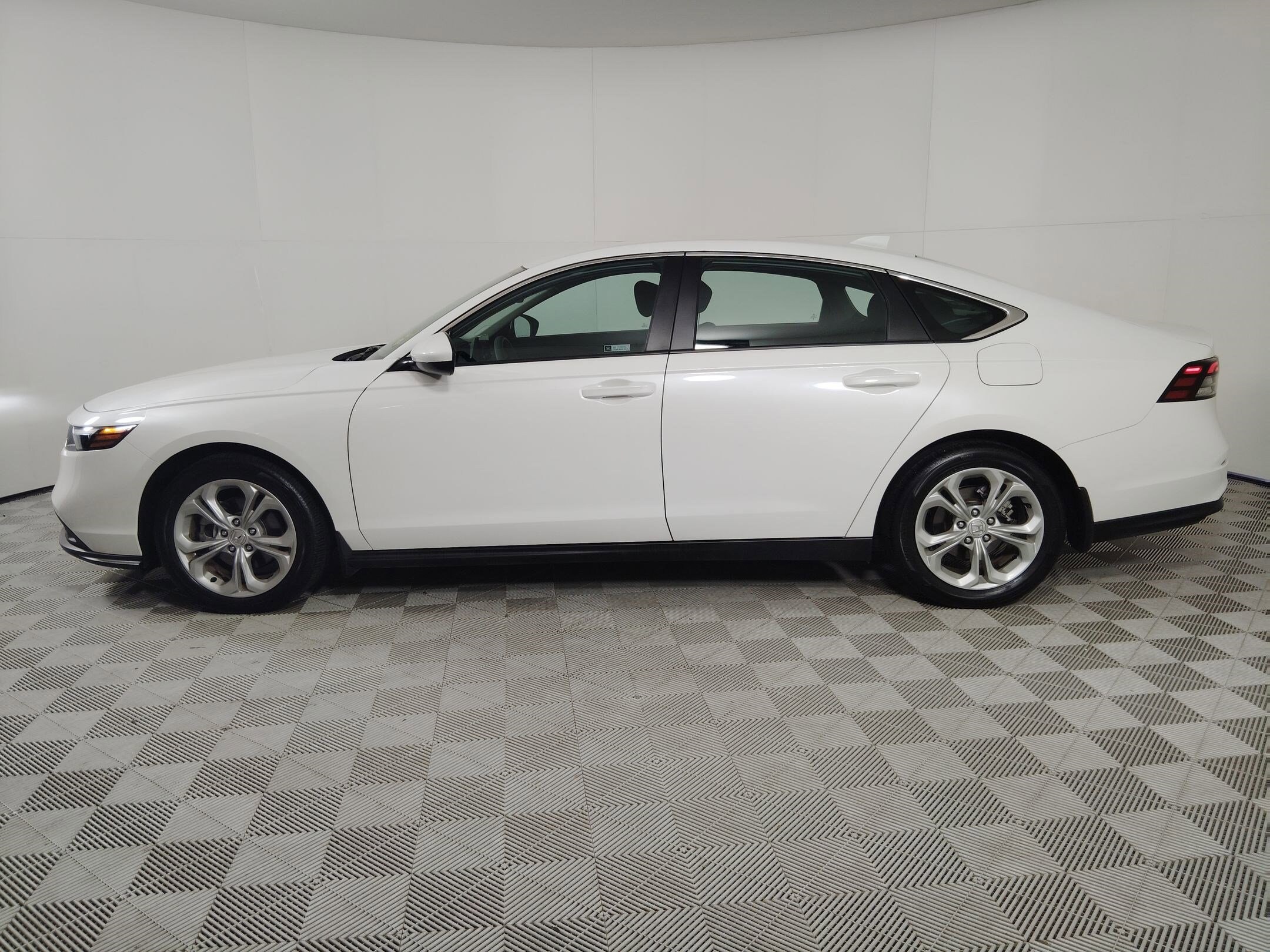 2024 Honda Accord LX photo 2