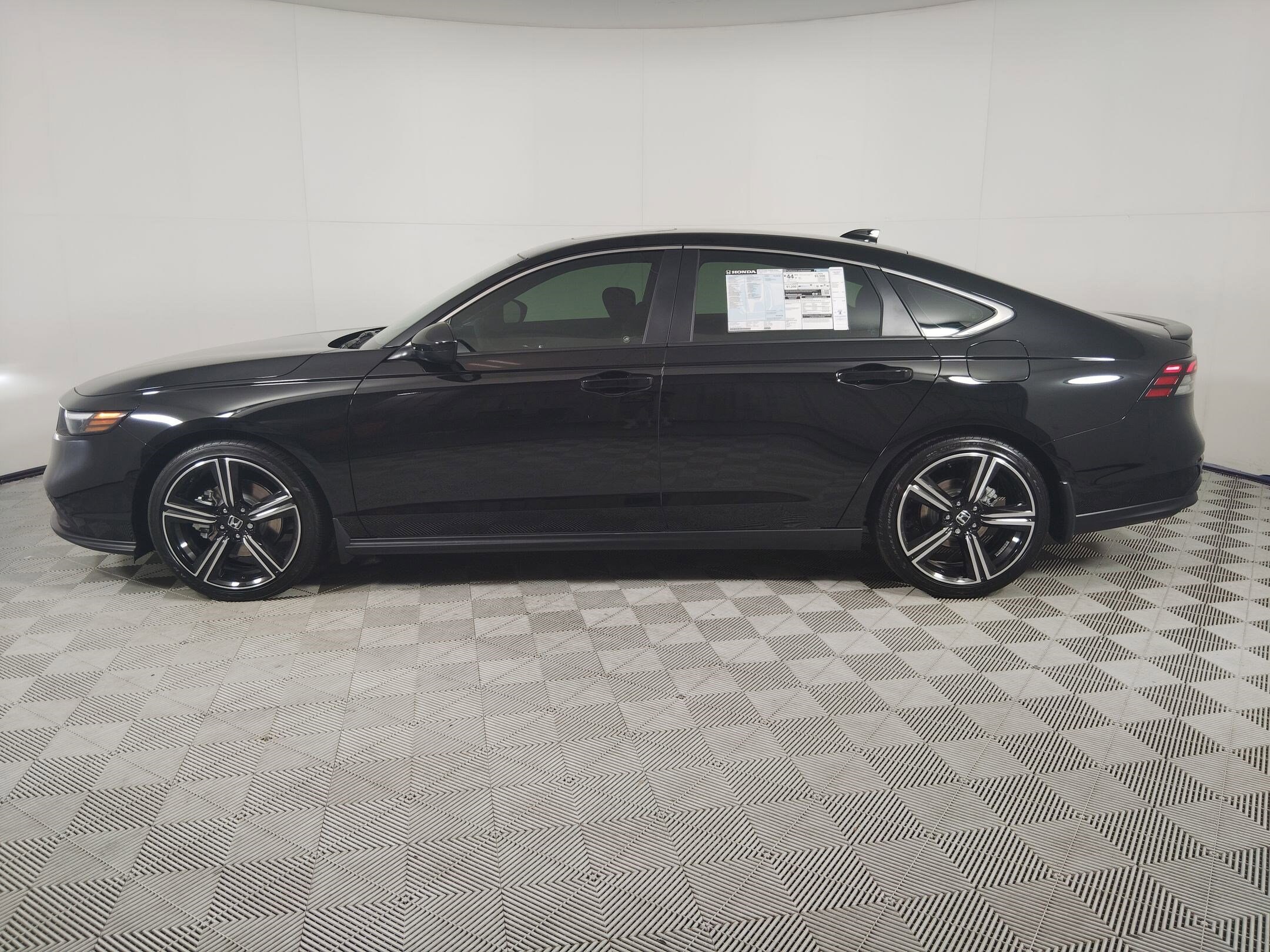 2025 Honda Accord Hybrid Sport photo 2