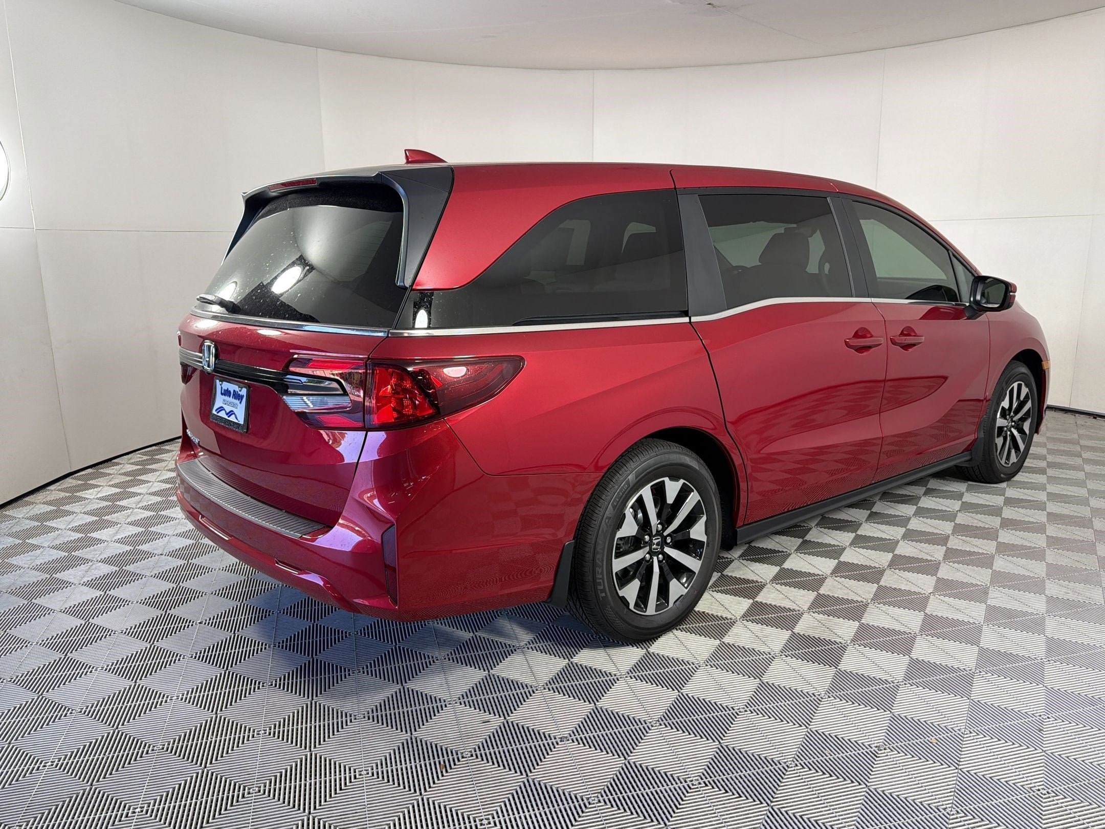 2026 Honda Odyssey EX-L - Photo 9