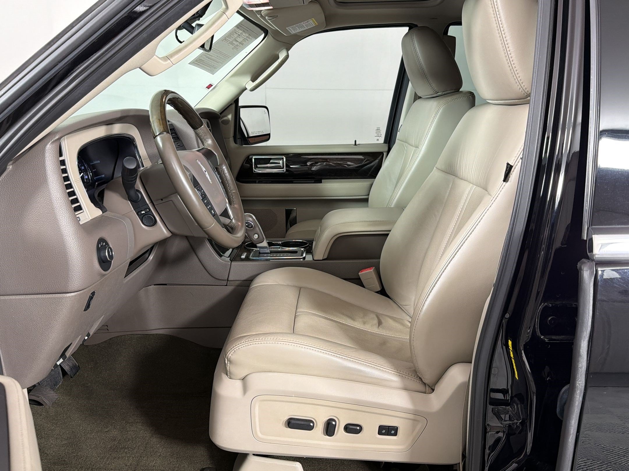 Navigator Select SUV