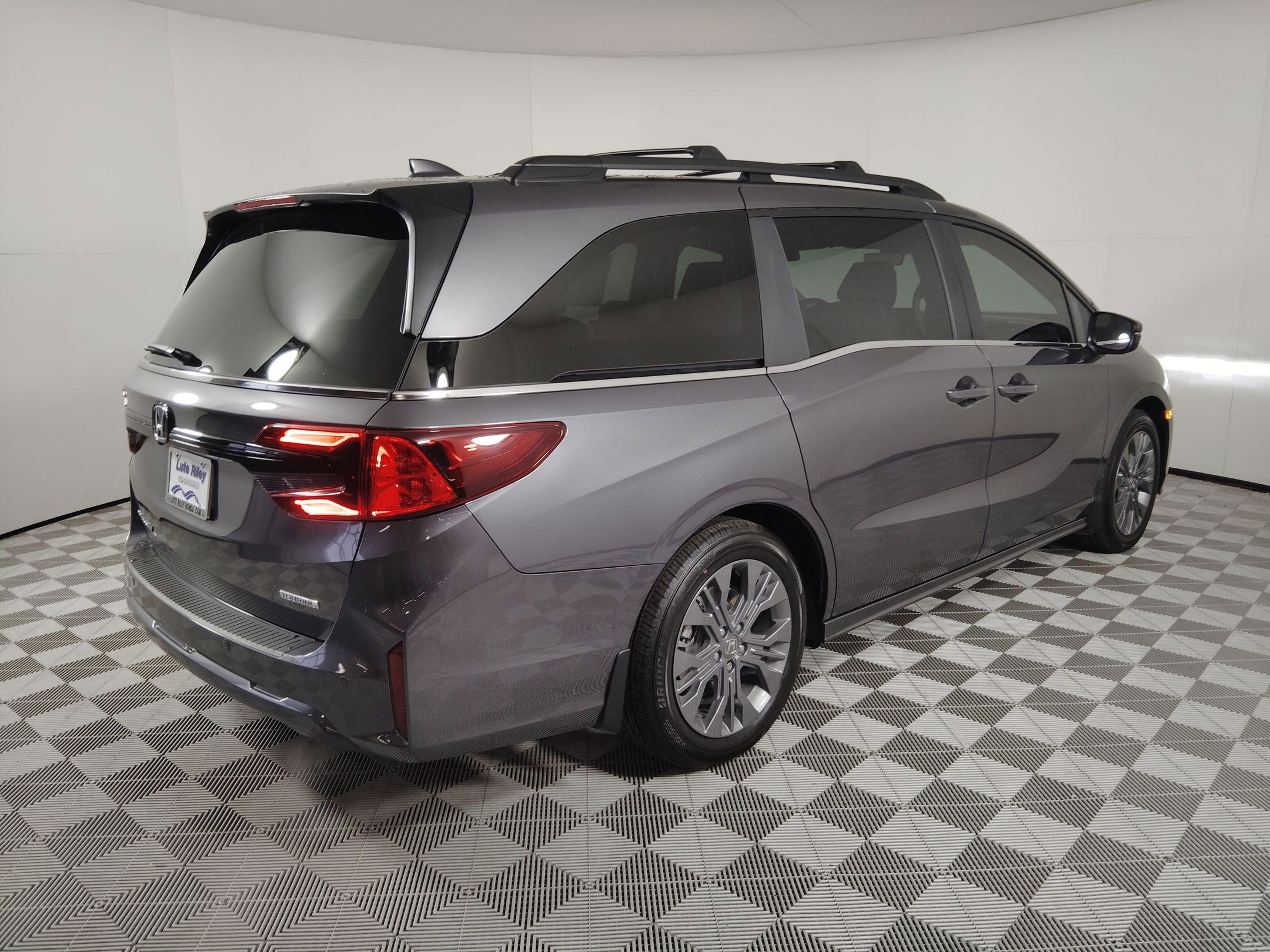 2026 Honda Odyssey Touring - Photo 9