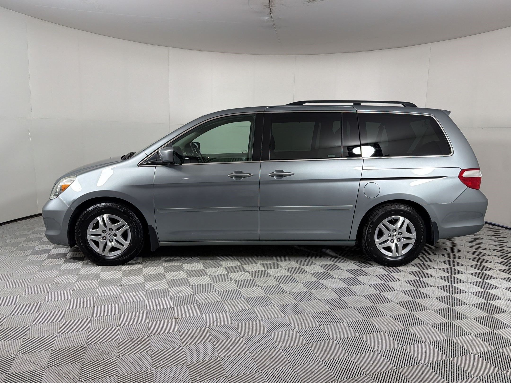 Used 2007 Honda Odyssey EX with VIN 5FNRL38687B069300 for sale in Richardson, TX