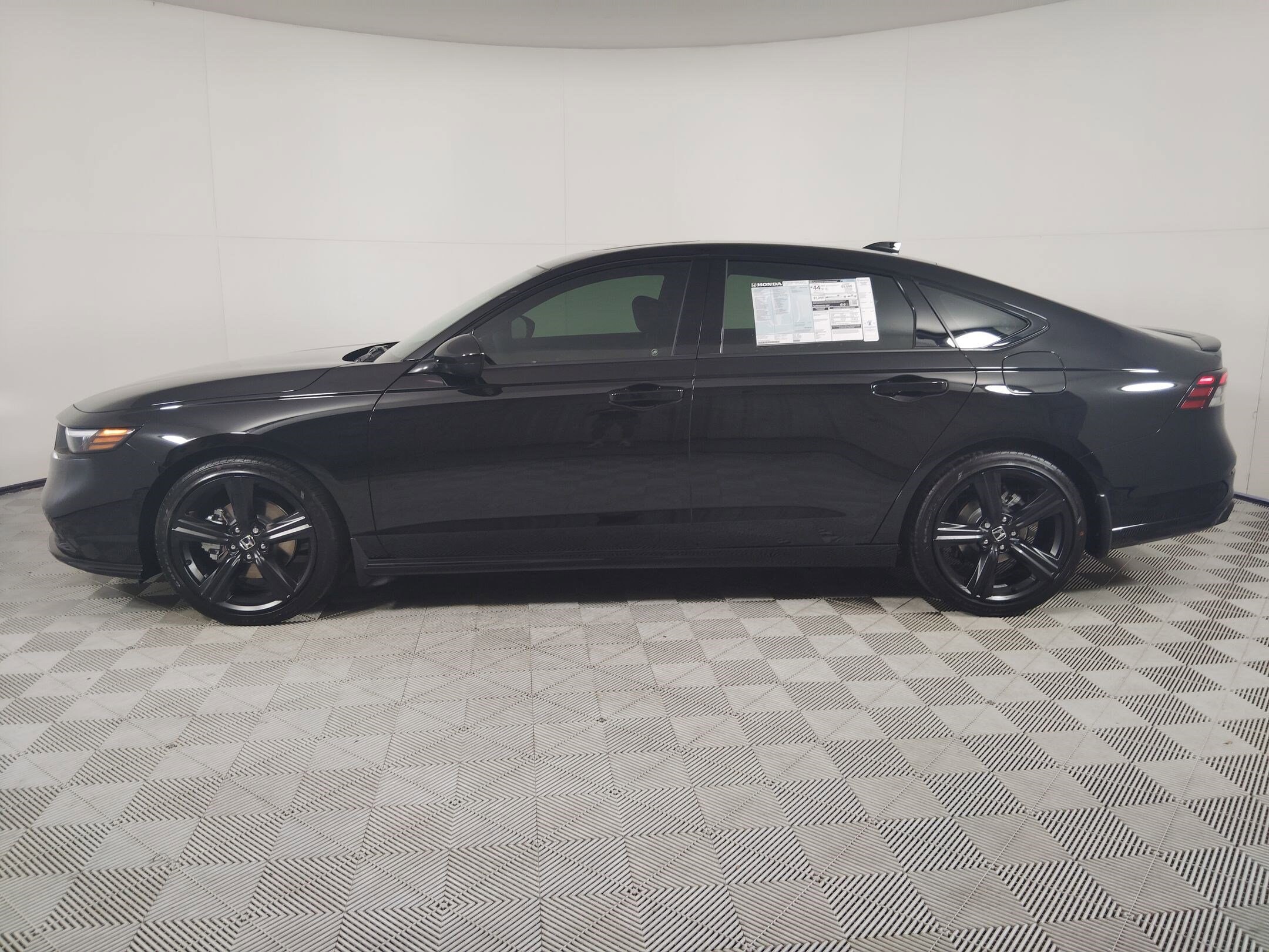 2025 Honda Accord Hybrid Sport-L photo 2