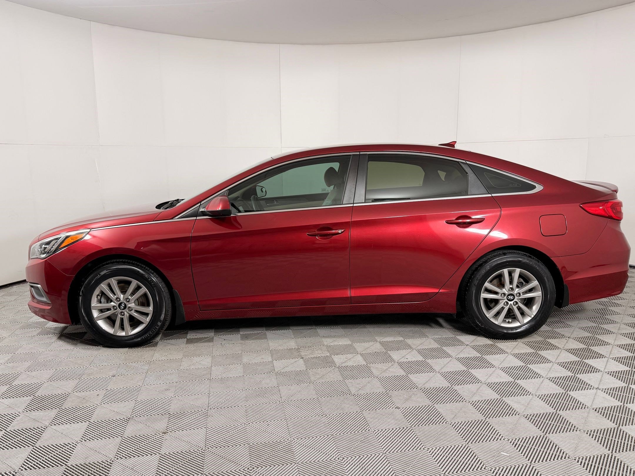 Used 2016 Hyundai Sonata SE with VIN 5NPE24AF1GH430238 for sale in Richardson, TX