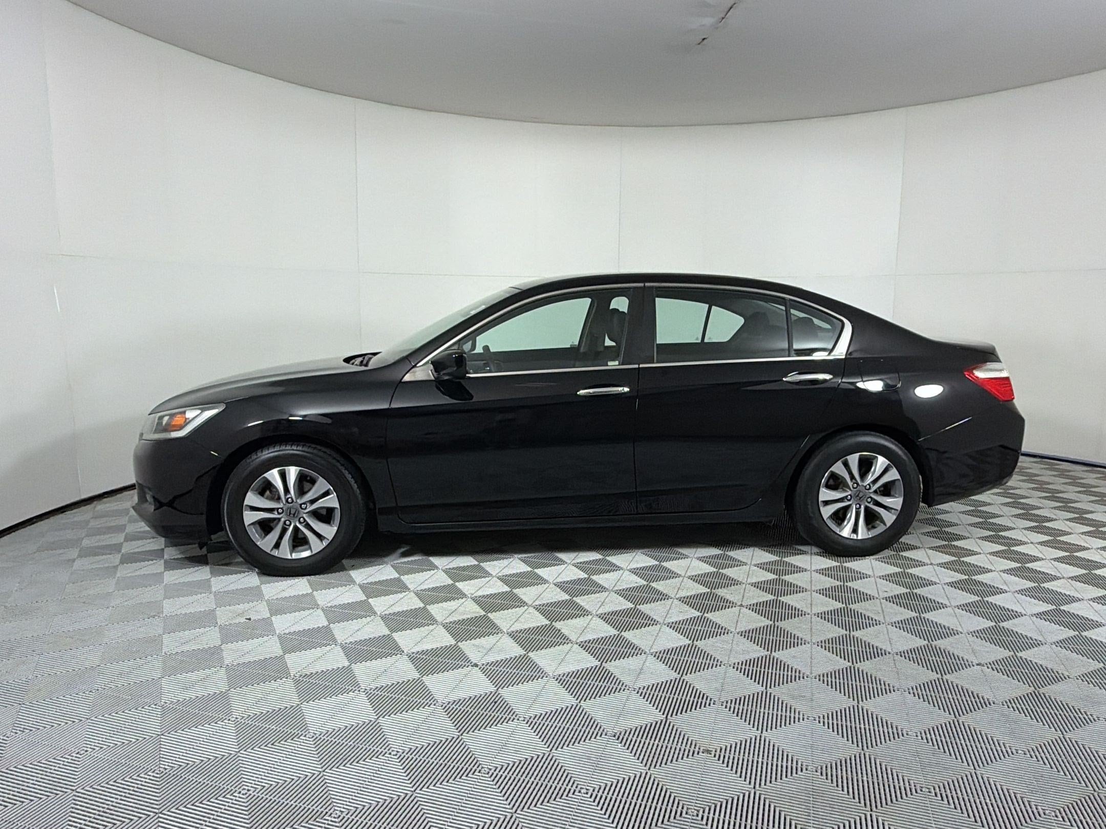 Used 2015 Honda Accord LX with VIN 1HGCR2F39FA119654 for sale in Richardson, TX