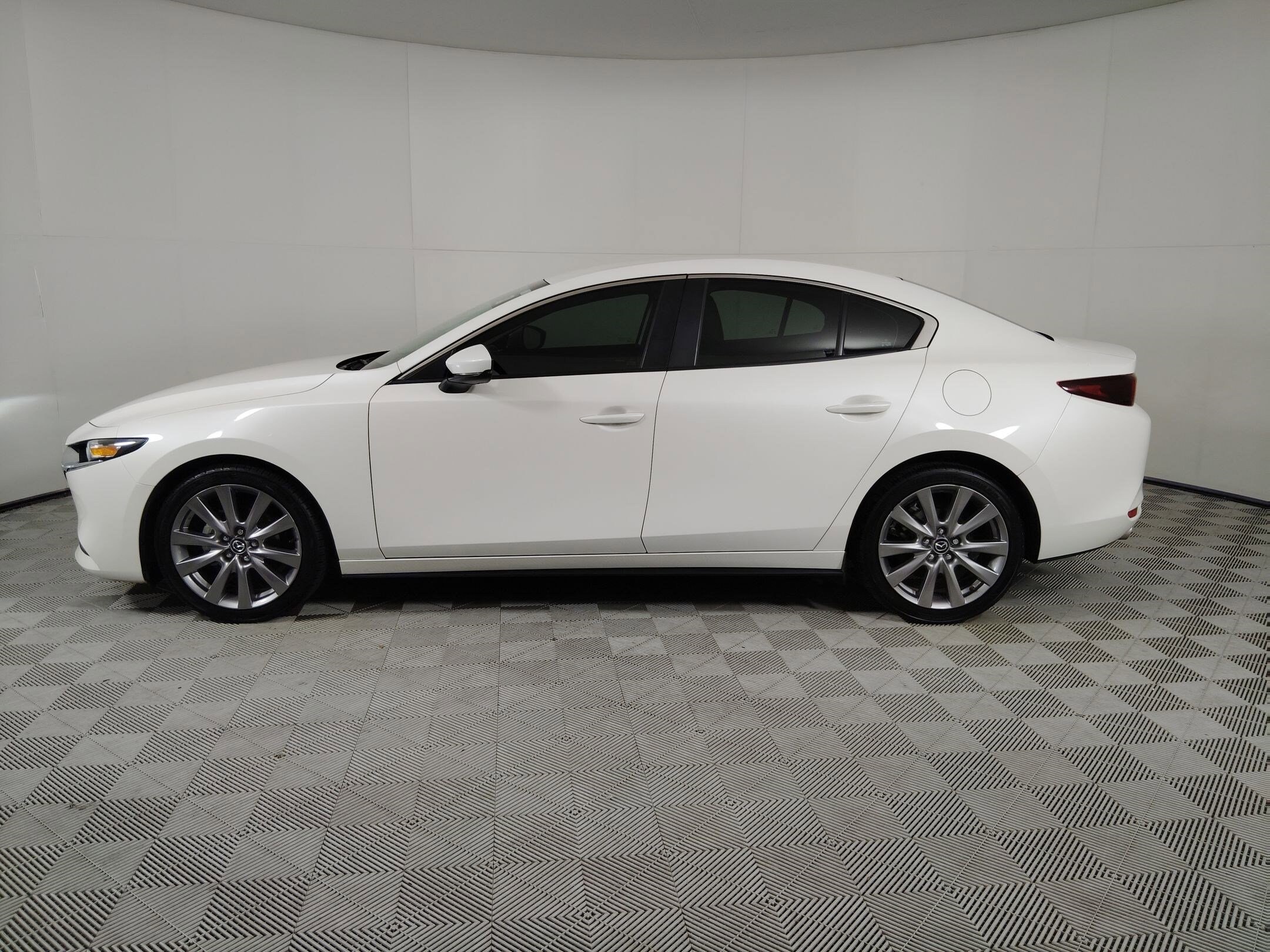 2022 Mazda Mazda3 Select photo 2