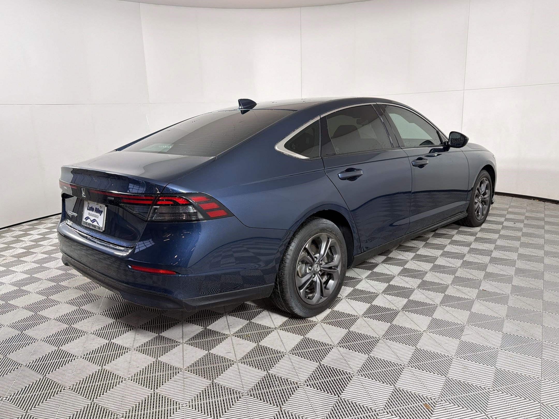 2023 Honda Accord EX - Photo 9