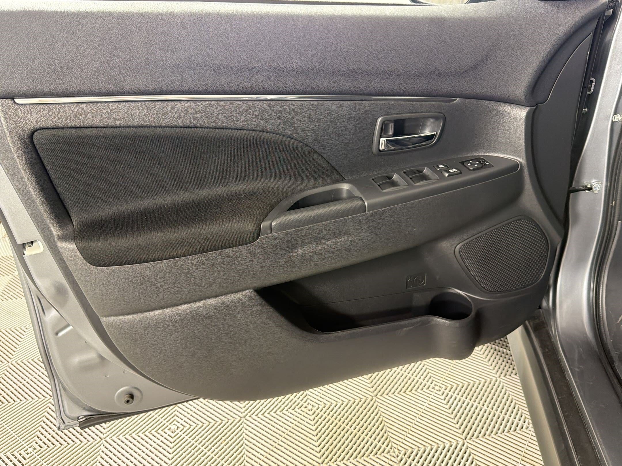 2025 Mitsubishi Outlander Sport ES - Photo 13