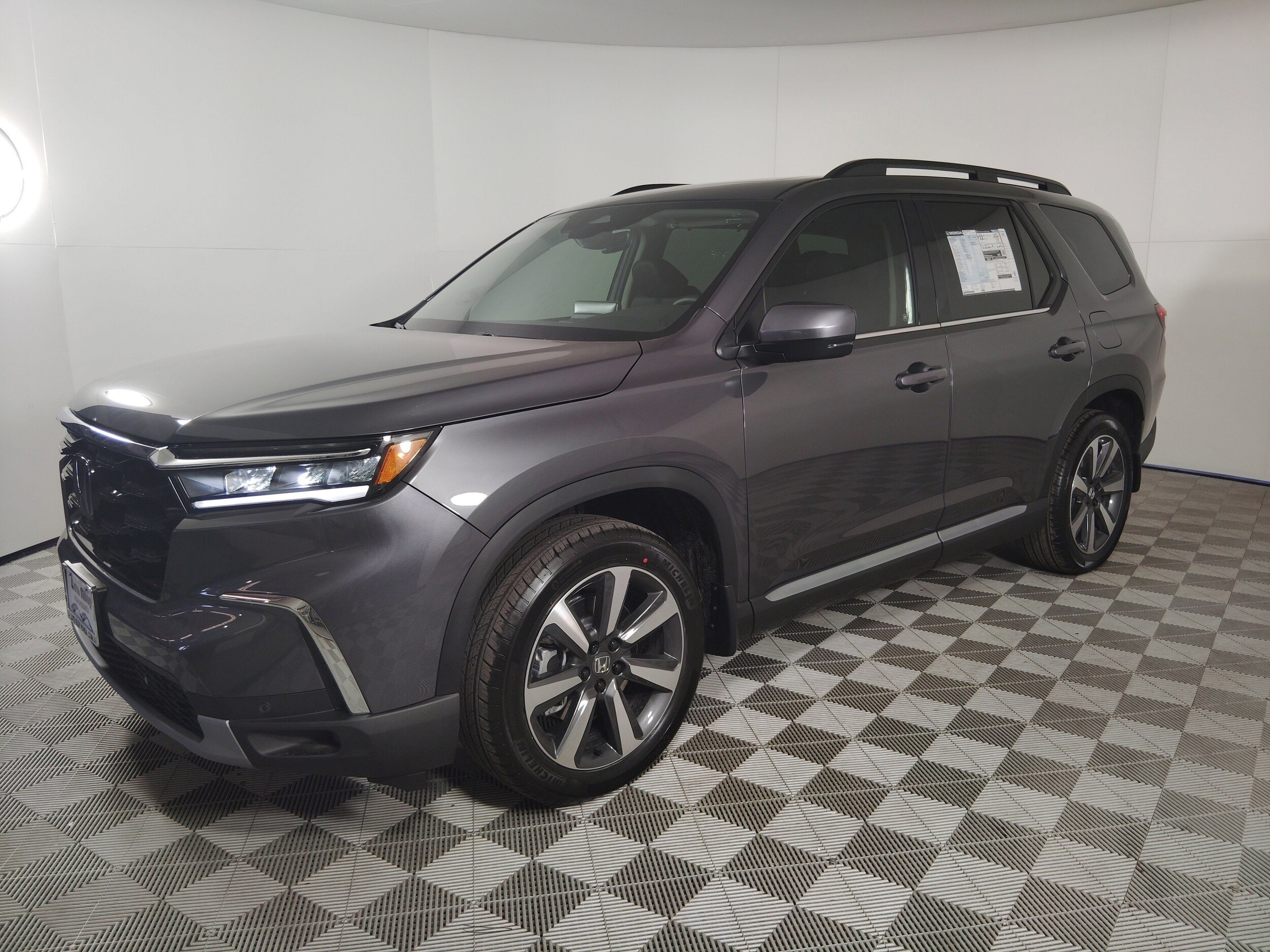 2025 Honda Pilot Touring photo 4