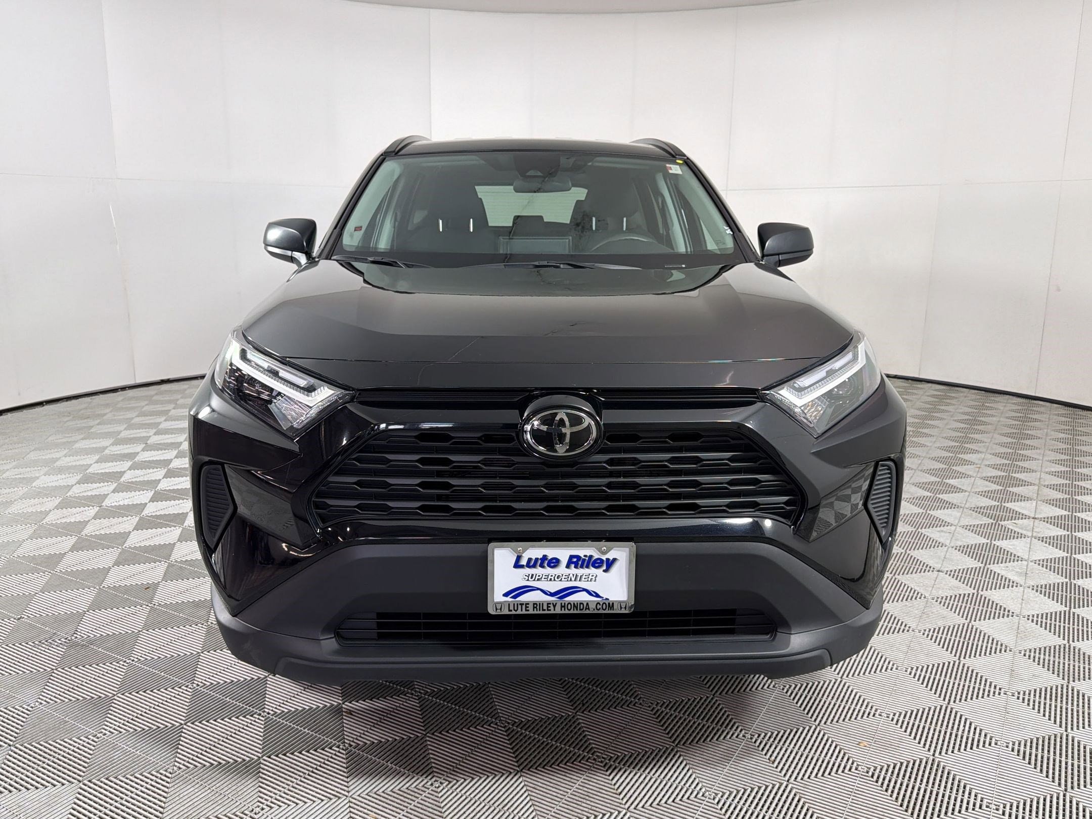 2025 Toyota RAV4 LE - Photo 6