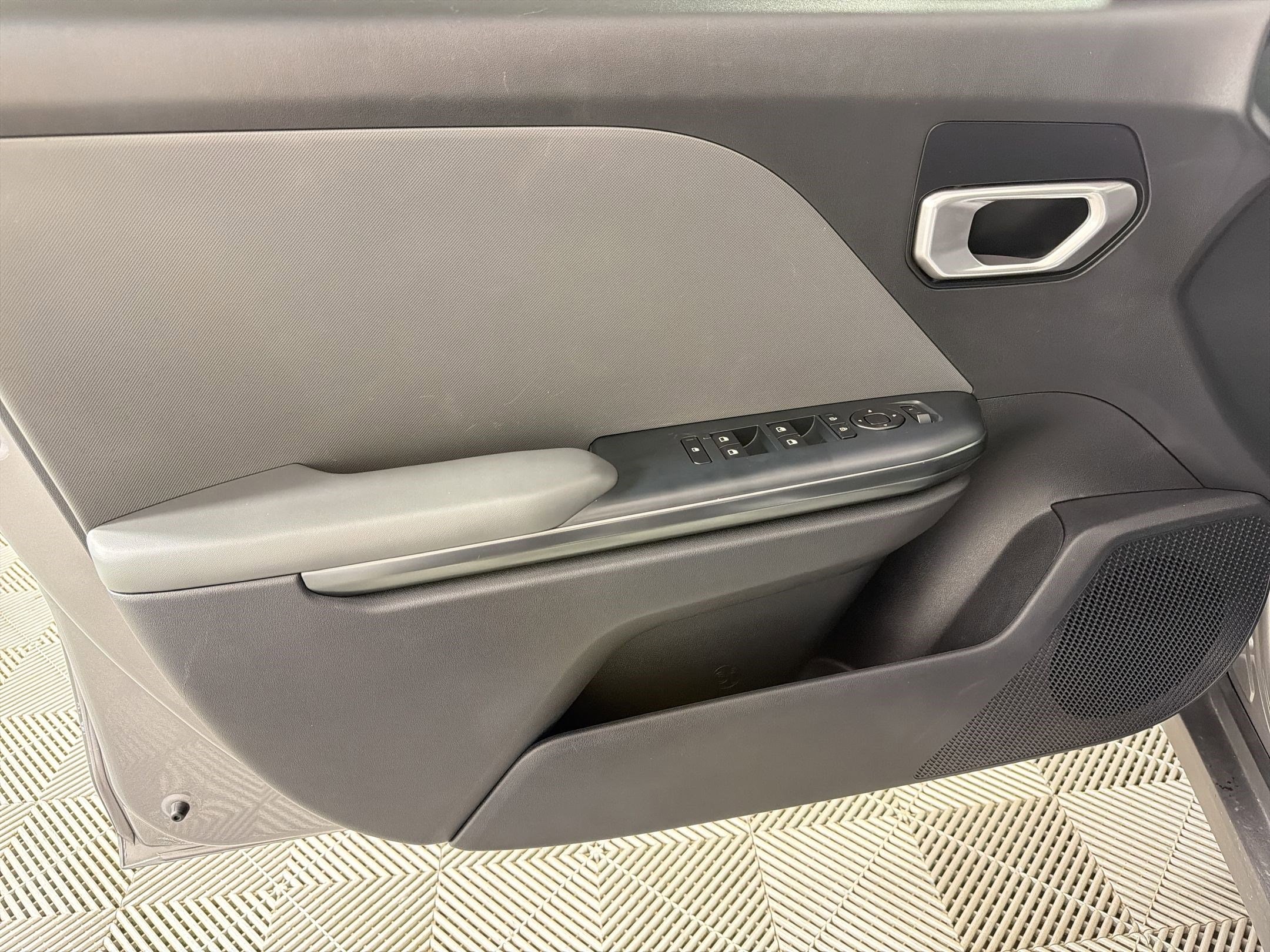 2025 Kia K4 LXS - Photo 13